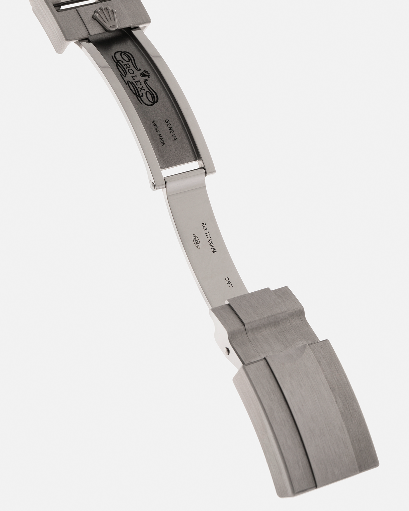 Brand: Rolex
Year: 2025
Model: Yacht-Master 42
Reference Number: 226627
Material: RLX Titanium (Grade 5 Alloy)
Movement: Rolex Cal. 3235, Self-Winding
Case Dimensions: 42mm x 11.6mm (Lug-to-Lug 50.3mm)
Lug Width: 21mm
Bracelet: Rolex RLX Titanium Oyster Bracelet with Signed Oysterlock Clasp and Easylink Extension