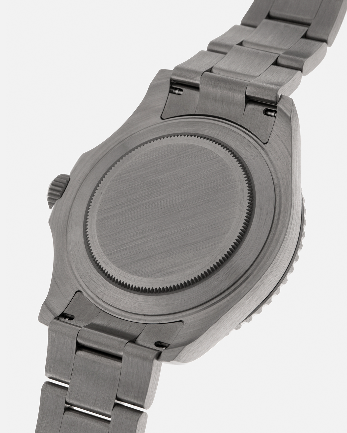 Brand: Rolex
Year: 2025
Model: Yacht-Master 42
Reference Number: 226627
Material: RLX Titanium (Grade 5 Alloy)
Movement: Rolex Cal. 3235, Self-Winding
Case Dimensions: 42mm x 11.6mm (Lug-to-Lug 50.3mm)
Lug Width: 21mm
Bracelet: Rolex RLX Titanium Oyster Bracelet with Signed Oysterlock Clasp and Easylink Extension