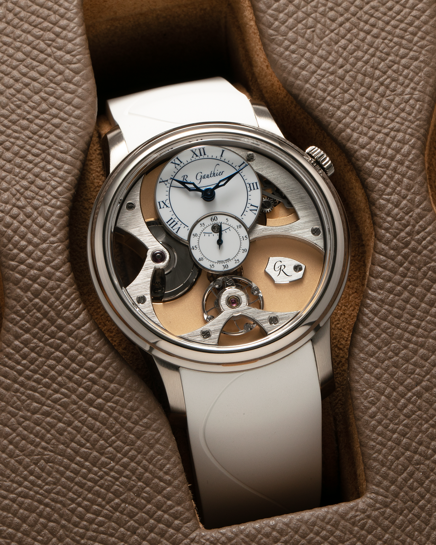 Brand: Romain Gauthier Year: 2023 Model: Insight Micro-Rotor, Limited Edition of 10 Pieces in this Configuration Reference Number: MON00360 Material: 18-carat White Gold Case, Oven-Fired Grand Feu White Enamel Dial Movement: Romain Gauthier Insight Micro-Rotor Caliber, Self-Winding Case Dimensions: 39.5mm x 12.9mm Strap: Romain Gauthier White Rubber Strap with Signed 18-carat White Gold Tang Buckle and Additional Romain Gauthier Brown Alligator Strap