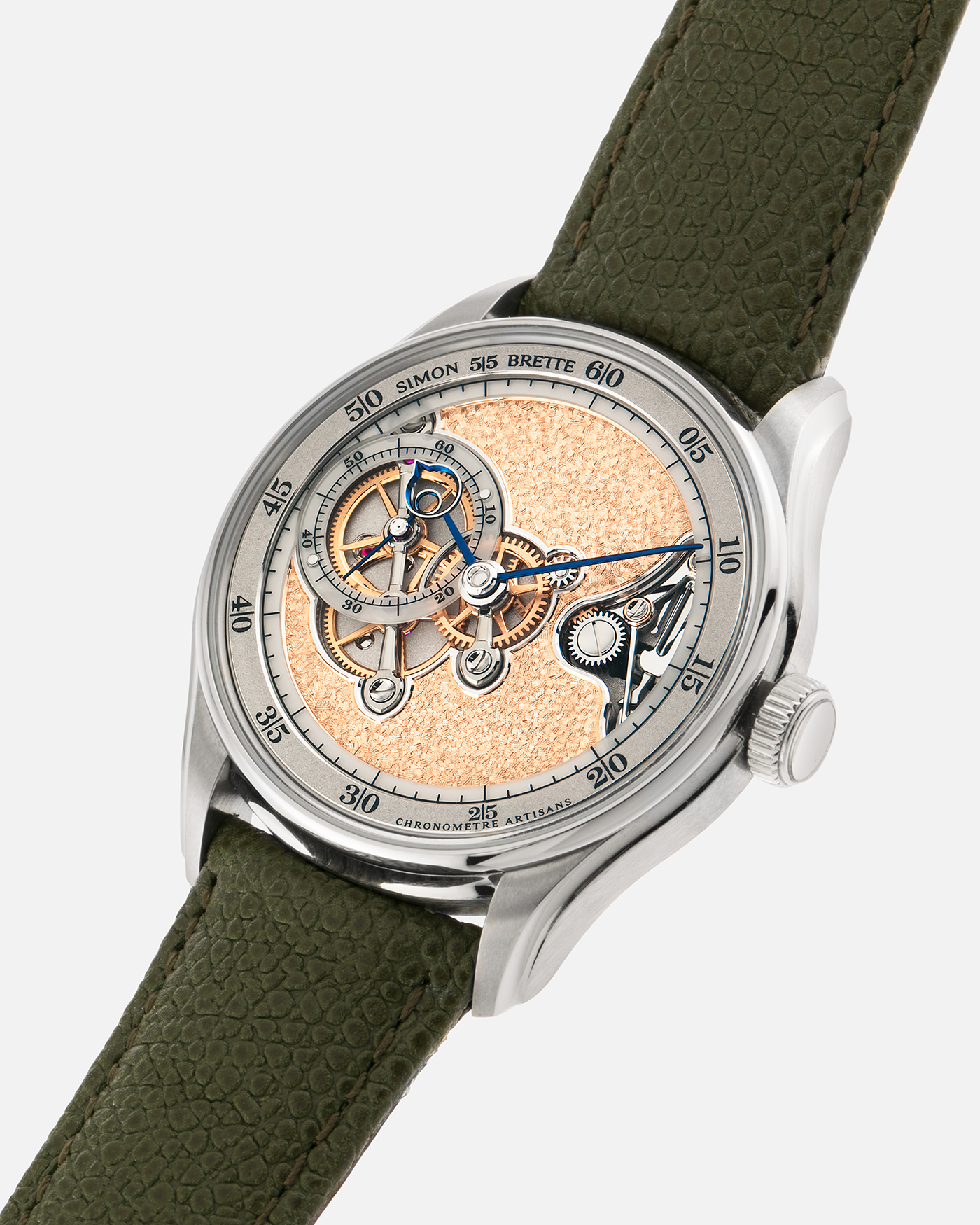 Brand: Simon Brette
Year: 2025
Model: Chronometre Artisans
Reference Number: 64.237.XXX
Material: Grade 5 Titanium
Movement: Simon Brette In-House, Manually Wound Cal. SBCA
Case Dimensions: 39mm Diameter 10.5mm Thickness
Lug Width: 20mm
Strap: Simon Brette Green Calf Leather Strap with Signed Grade 5 Titanium Tang Buckle