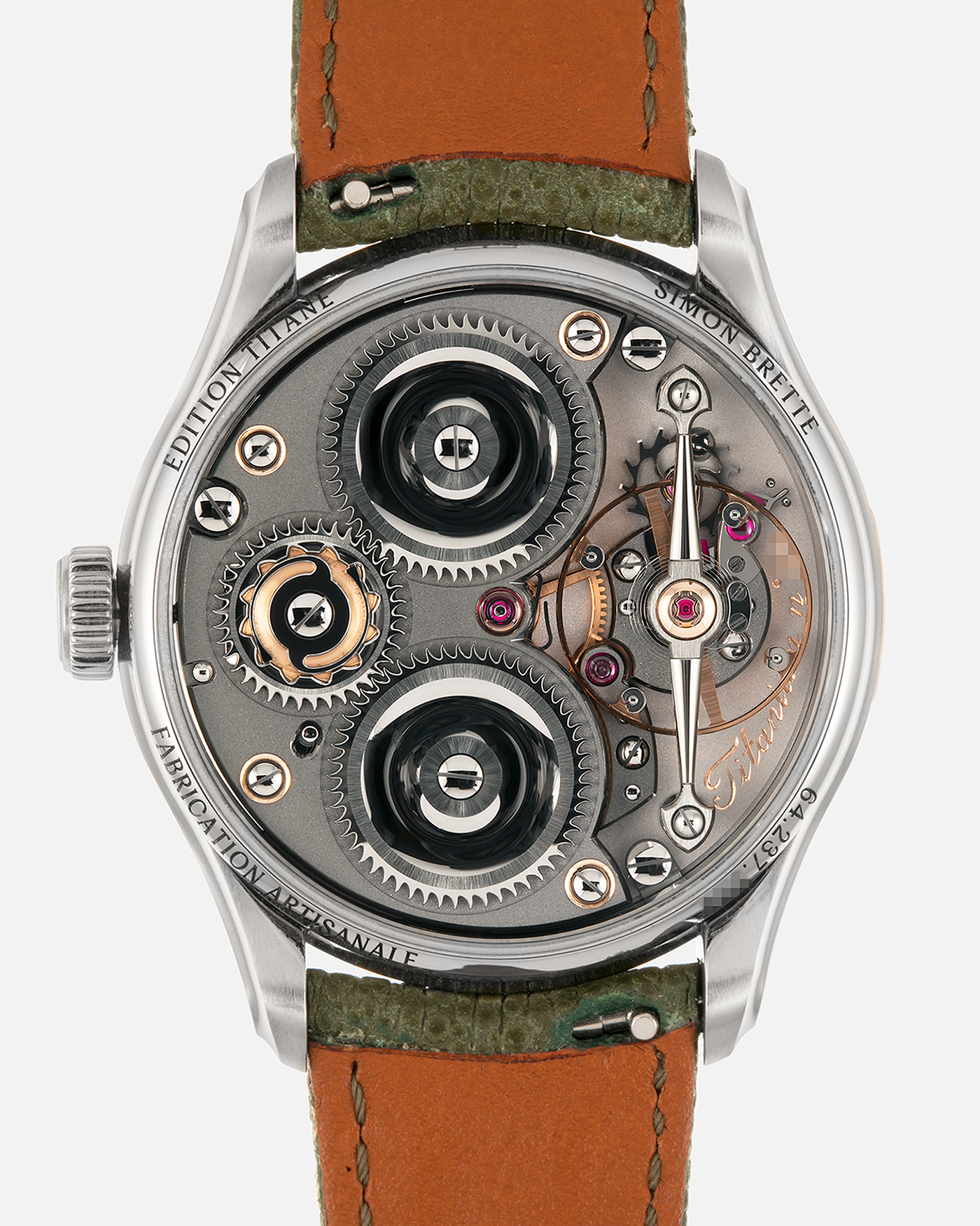 Brand: Simon Brette
Year: 2025
Model: Chronometre Artisans
Reference Number: 64.237.XXX
Material: Grade 5 Titanium
Movement: Simon Brette In-House, Manually Wound Cal. SBCA
Case Dimensions: 39mm Diameter 10.5mm Thickness
Lug Width: 20mm
Strap: Simon Brette Green Calf Leather Strap with Signed Grade 5 Titanium Tang Buckle