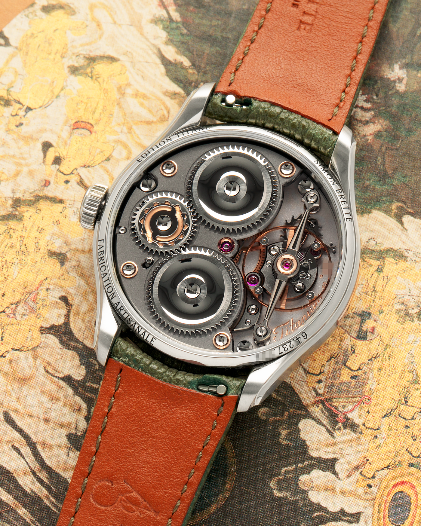 Brand: Simon Brette
Year: 2025
Model: Chronometre Artisans
Reference Number: 64.237.XXX
Material: Grade 5 Titanium
Movement: Simon Brette In-House, Manually Wound Cal. SBCA
Case Dimensions: 39mm Diameter 10.5mm Thickness
Lug Width: 20mm
Strap: Simon Brette Green Calf Leather Strap with Signed Grade 5 Titanium Tang Buckle