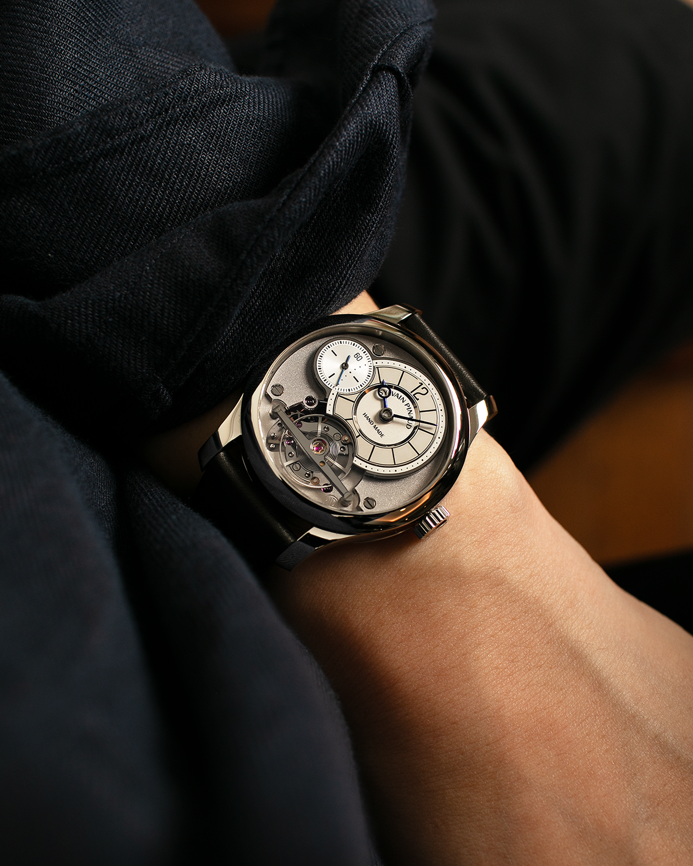 Brand: Sylvain Pinaud
Year: 2025
Model: Origine
Material: Stainless Steel
Movement: Sylvain Pinaud In-House, Manually Wound Mechanical Movement
Case Dimensions: 40mm Diameter 11mm Thickness
Strap: Sylvain Pinaud Black Leather Strap with Stainless Steel Sylvain Pinaud Tang Buckle