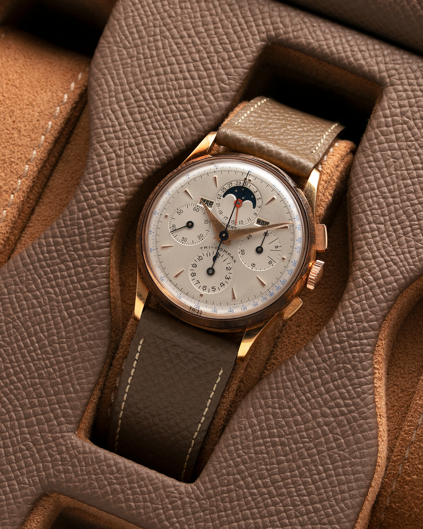 Brand: Universal Genève Year: 1950’s Reference Number: 12295 Material: 18-carat Yellow Gold Movement: Cal. 481, Manual-Winding Case Diameter: 35mm Strap: Nostime Taupe Textured Calf Strap with Generic Stainless Steel Tang Buckle