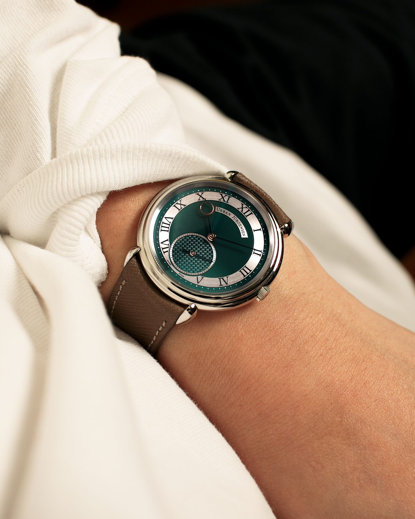 Brand: Urban Jurgensen
Year: 2020
Model: Big 8 London Edition
Material: Stainless Steel
Movement: Frederic Piguet cal. 1160
Case Diameter: 40mm Diameter 10.5mm Thickness
Strap: A Collected Man Taupe Grained Calf Strap, A Collected Man Tan Suede Strap and Urban Jurgensen Stainless Steel Tang Buckle