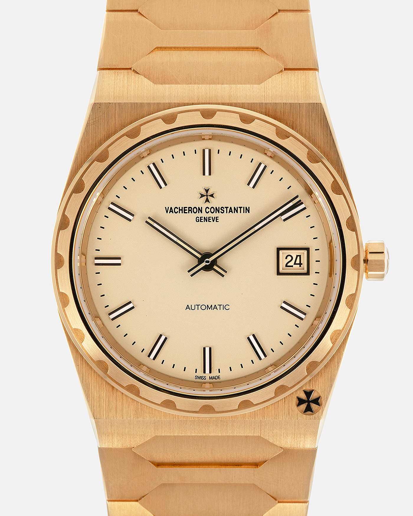 Brand: Vacheron Constantin
Year: 2022
Model: Historiques 222
Reference: 4200H/222J-B935
Material: 18-carat 3N Yellow Gold
Movement: Vacheron Constantin Cal. 2455/2, Self-Winding
Case Dimensions: 37mm x 7.95mm (Lug-to-Lug 45mm)
Bracelet: Vacheron Constantin 18-carat Yellow Gold Integrated Bracelet