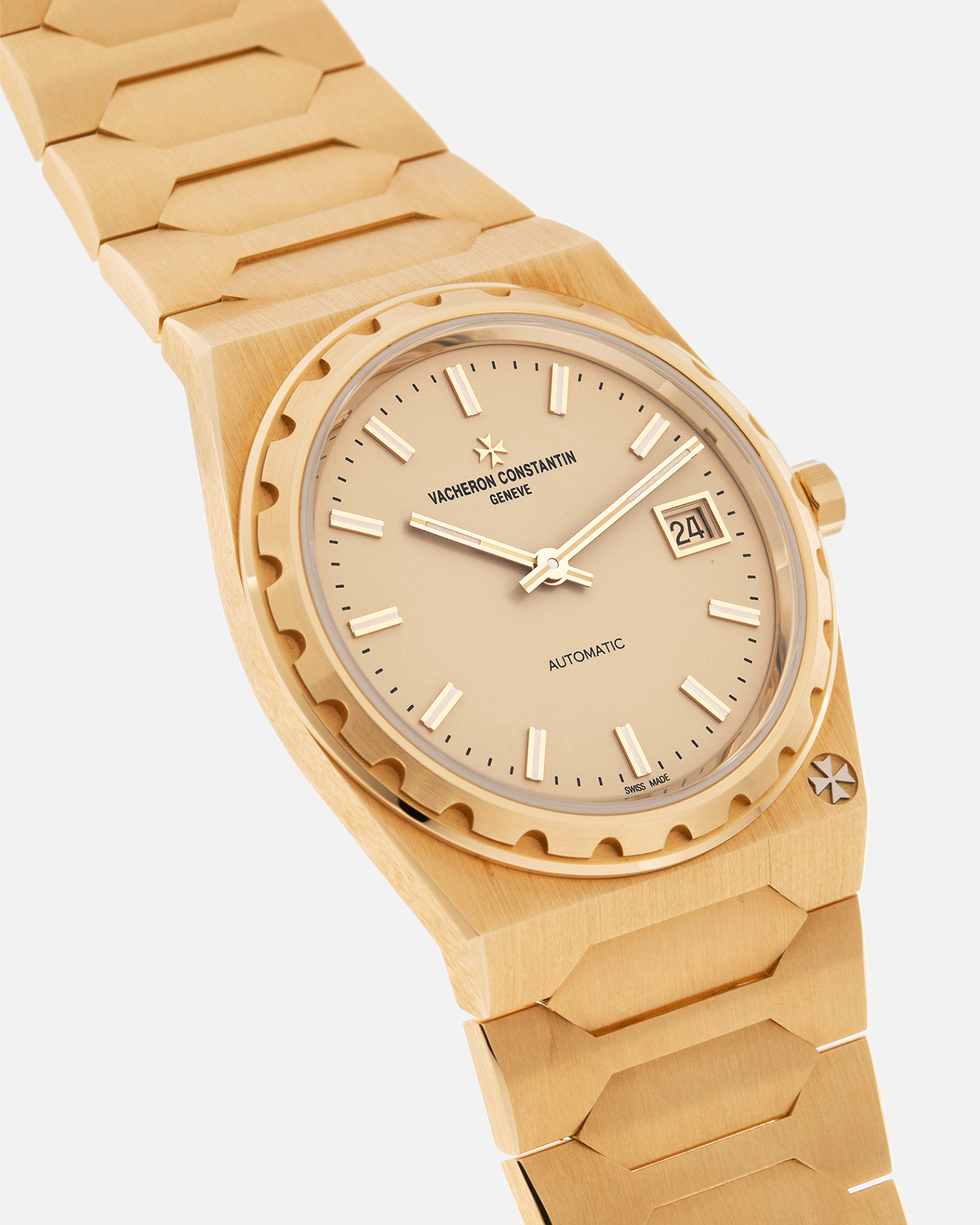 Brand: Vacheron Constantin
Year: 2022
Model: Historiques 222
Reference: 4200H/222J-B935
Material: 18-carat 3N Yellow Gold
Movement: Vacheron Constantin Cal. 2455/2, Self-Winding
Case Dimensions: 37mm x 7.95mm (Lug-to-Lug 45mm)
Bracelet: Vacheron Constantin 18-carat Yellow Gold Integrated Bracelet