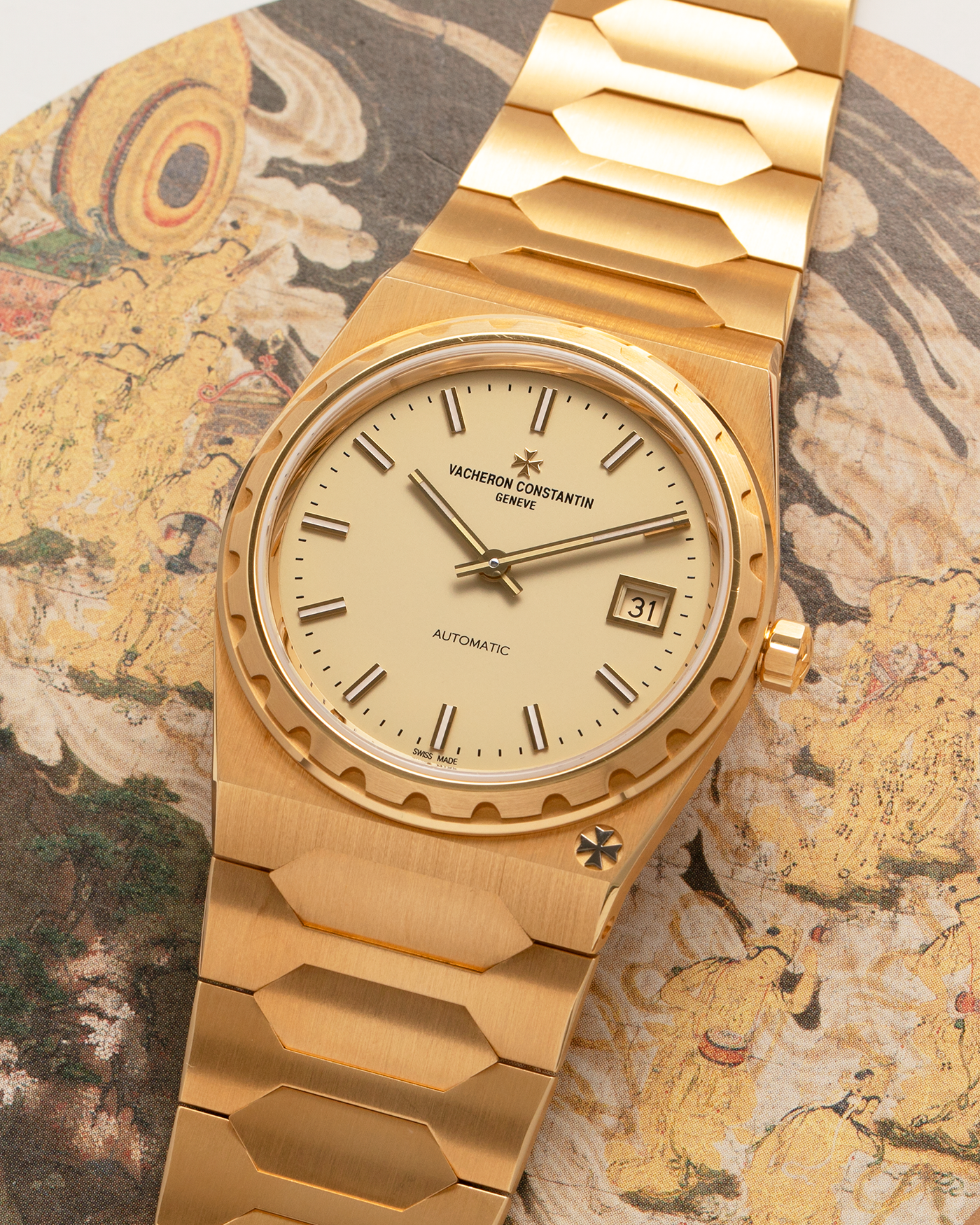 Brand: Vacheron Constantin
Year: 2022
Model: Historiques 222
Reference: 4200H/222J-B935
Material: 18-carat 3N Yellow Gold
Movement: Vacheron Constantin Cal. 2455/2, Self-Winding
Case Dimensions: 37mm x 7.95mm (Lug-to-Lug 45mm)
Bracelet: Vacheron Constantin 18-carat Yellow Gold Integrated Bracelet