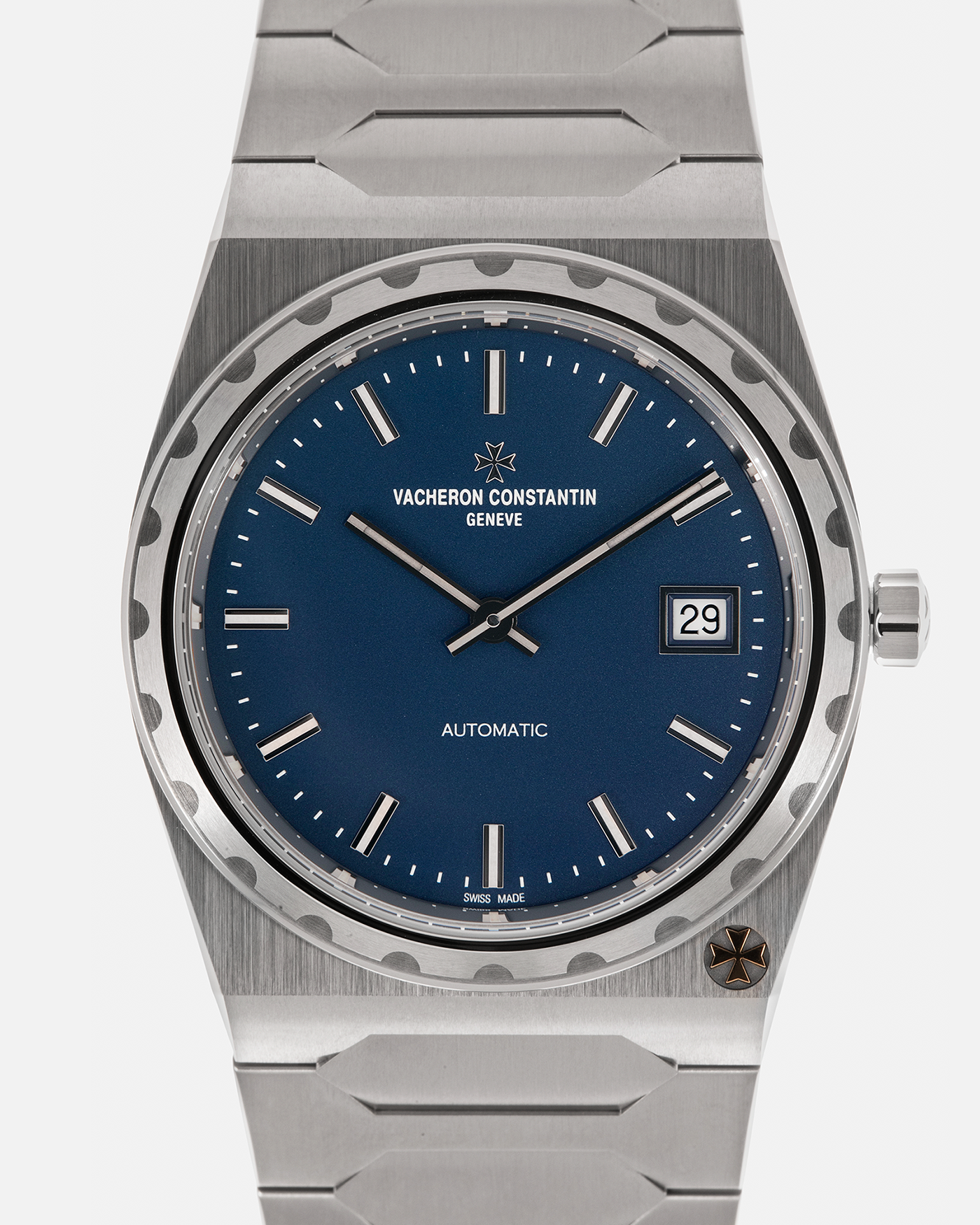 Brand: Vacheron Constantin
Year: 2025
Model: Historiques 222
Reference: 4200H/222A-B934
Material: Stainless Steel
Movement: Vacheron Constantin Cal. 2455/2, Self-Winding
Case Dimensions: 37mm x 7.95mm (Lug-to-Lug 45mm)
Bracelet: Vacheron Constantin Stainless Steel Integrated Bracelet