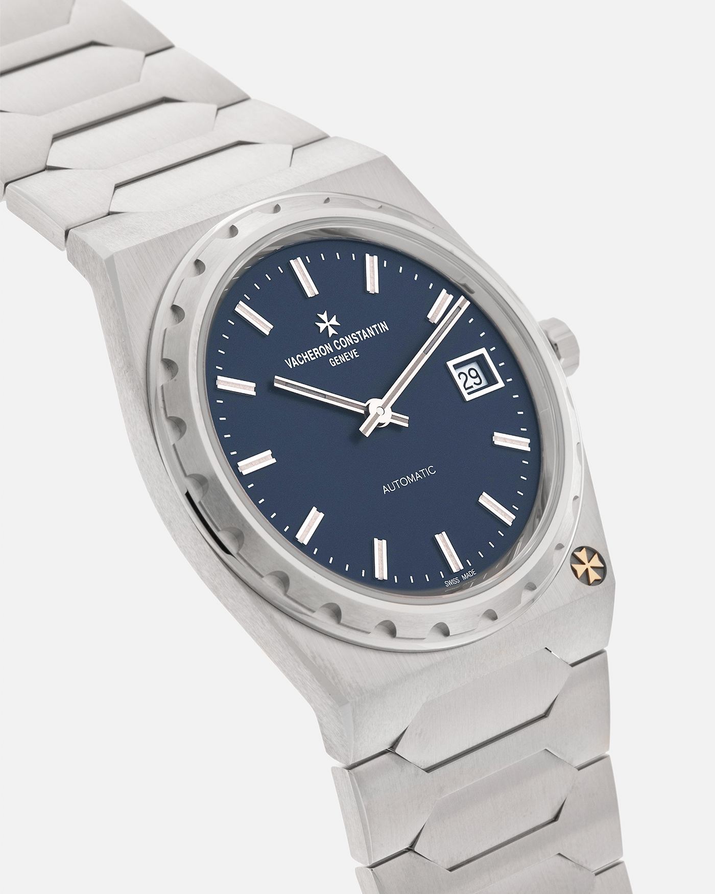 Brand: Vacheron Constantin
Year: 2025
Model: Historiques 222
Reference: 4200H/222A-B934
Material: Stainless Steel
Movement: Vacheron Constantin Cal. 2455/2, Self-Winding
Case Dimensions: 37mm x 7.95mm (Lug-to-Lug 45mm)
Bracelet: Vacheron Constantin Stainless Steel Integrated Bracelet