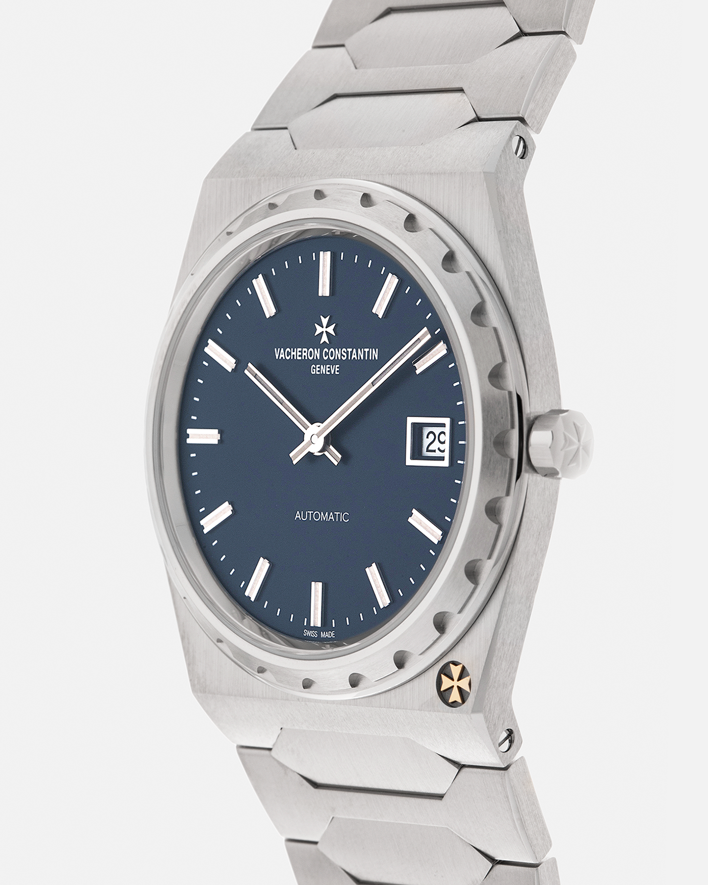 Brand: Vacheron Constantin
Year: 2025
Model: Historiques 222
Reference: 4200H/222A-B934
Material: Stainless Steel
Movement: Vacheron Constantin Cal. 2455/2, Self-Winding
Case Dimensions: 37mm x 7.95mm (Lug-to-Lug 45mm)
Bracelet: Vacheron Constantin Stainless Steel Integrated Bracelet