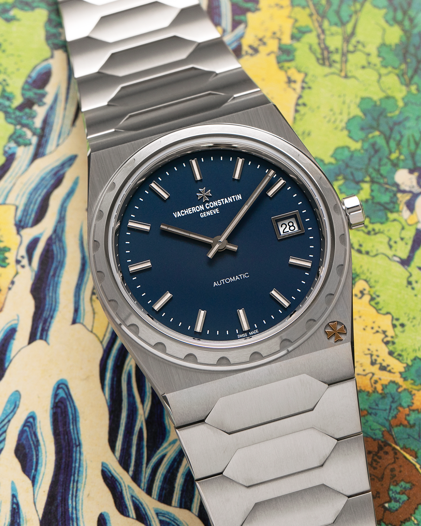 Brand: Vacheron Constantin
Year: 2025
Model: Historiques 222
Reference: 4200H/222A-B934
Material: Stainless Steel
Movement: Vacheron Constantin Cal. 2455/2, Self-Winding
Case Dimensions: 37mm x 7.95mm (Lug-to-Lug 45mm)
Bracelet: Vacheron Constantin Stainless Steel Integrated Bracelet