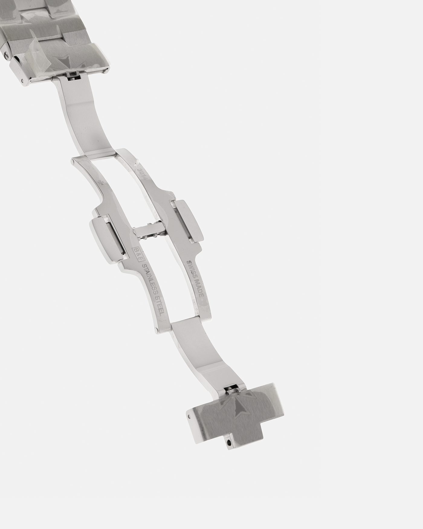 Brand: Vacheron Constantin 
Year: 2021
Model: Overseas
Reference Number: 4500V
Material: Stainless Steel
Movement: Vacheron Constantin Cal. 5500, Self-Winding
Case Diameter: 41mm
Bracelet/Strap: Vacheron Constantin Stainless Steel Integrated Bracelet, additional Vacheron Constantin Navy Blue Rubber Strap and Navy Blue Alligator Strap