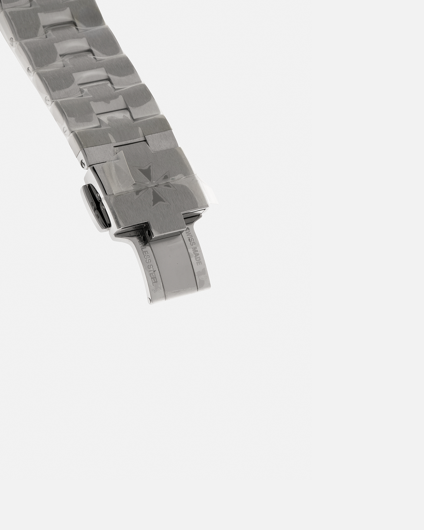 Brand: Vacheron Constantin 
Year: 2021
Model: Overseas
Reference Number: 4500V
Material: Stainless Steel
Movement: Vacheron Constantin Cal. 5500, Self-Winding
Case Diameter: 41mm
Bracelet/Strap: Vacheron Constantin Stainless Steel Integrated Bracelet, additional Vacheron Constantin Navy Blue Rubber Strap and Navy Blue Alligator Strap