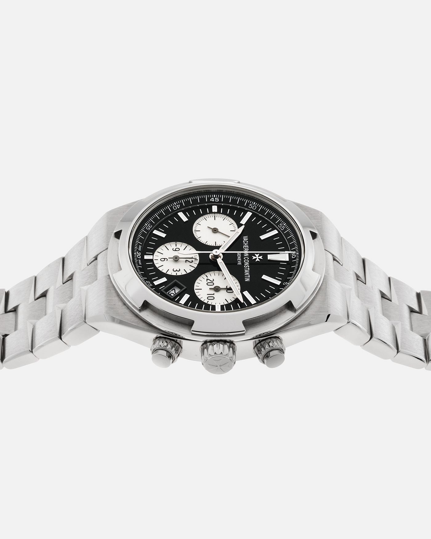 Brand: Vacheron Constantin Year: 2020 Model: Overseas Chronograph Black Reference Number: 5500V Material: Stainless Steel Movement: Vacheron Constantin Cal. 5200, Self-Winding Case Dimensions: 42.5mm x 13.7mm Bracelet / Strap: Vacheron Constantin Stainless Steel Integrated Bracelet, additional Vacheron Constantin Black Rubber Strap and Black Crocodile Strap with Signed Stainless Steel Deployant Clasp