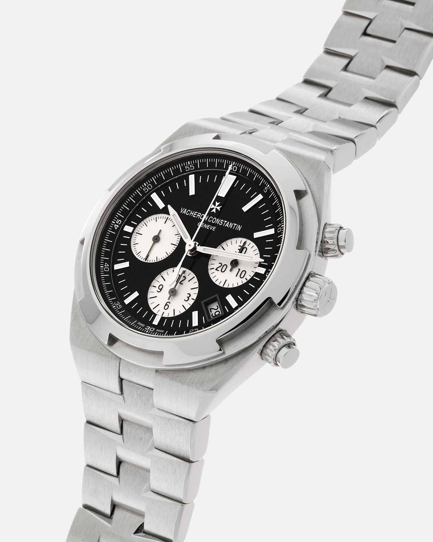 Brand: Vacheron Constantin Year: 2020 Model: Overseas Chronograph Black Reference Number: 5500V Material: Stainless Steel Movement: Vacheron Constantin Cal. 5200, Self-Winding Case Dimensions: 42.5mm x 13.7mm Bracelet / Strap: Vacheron Constantin Stainless Steel Integrated Bracelet, additional Vacheron Constantin Black Rubber Strap and Black Crocodile Strap with Signed Stainless Steel Deployant Clasp