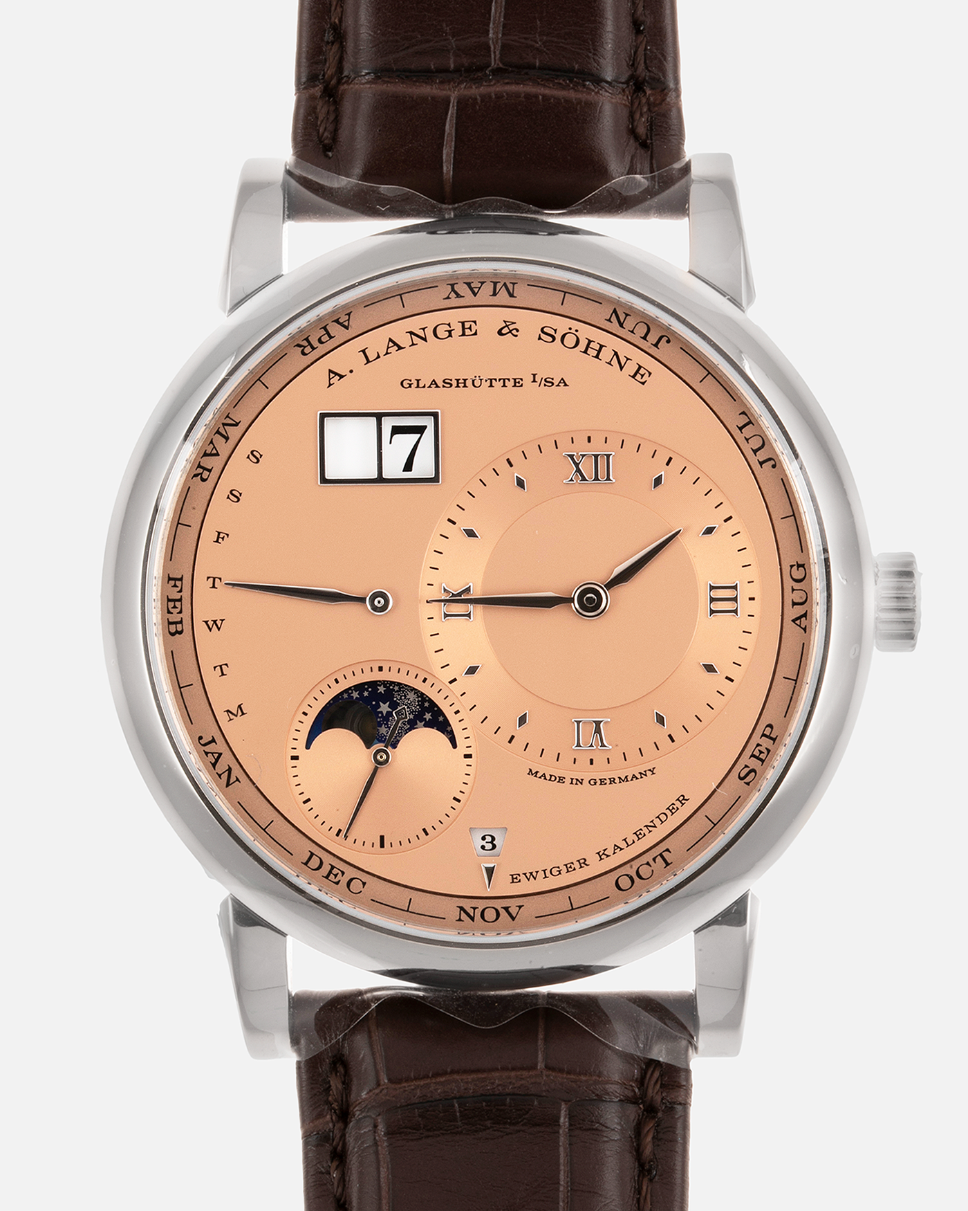 Brand: A. Lange & Söhne Year: 2021 Model: Lange 1 Reference Number: 345.056 Material: 18-carat White Gold Case, 18-carat Pink Gold Dial Movement: Cal. L021.3, Self-Winding Case Diameter: 41.9mm Bracelet/Strap: A. Lange & Söhne Dark Brown Alligator Strap with 18-carat White Gold Tang Buckle 