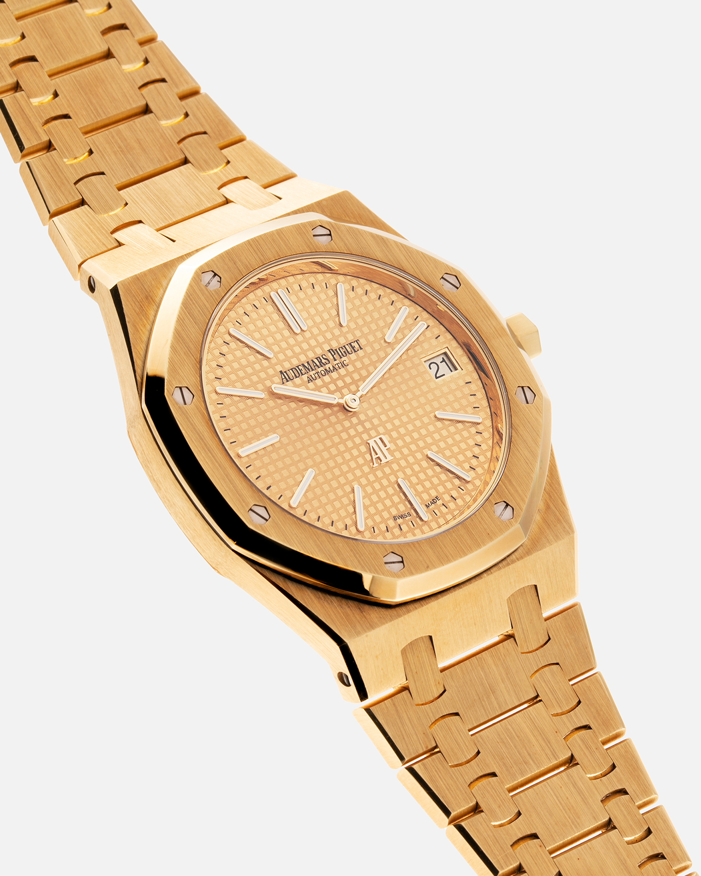 Brand: Audemars Piguet Year: 2019 Model: Royal Oak Reference Number: 15202BA Material:18k Yellow Gold Movement: Cal 2121 Case Diameter: 39mm Bracelet: 18k Yellow Gold Audemars Piguet Integrated Bracelet