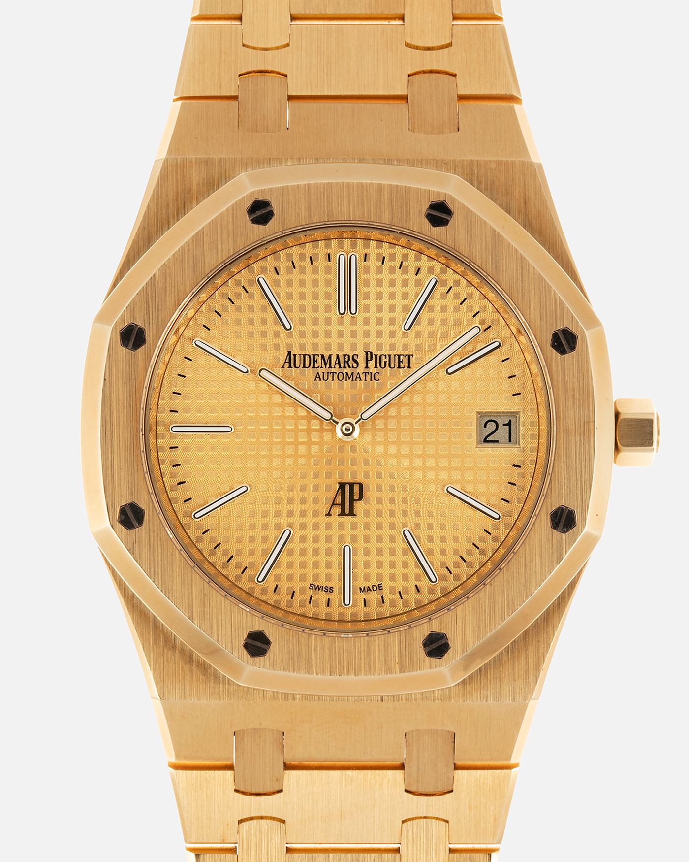 Brand: Audemars Piguet Year: 2019 Model: Royal Oak Reference Number: 15202BA Material:18k Yellow Gold Movement: Cal 2121 Case Diameter: 39mm Bracelet: 18k Yellow Gold Audemars Piguet Integrated Bracelet