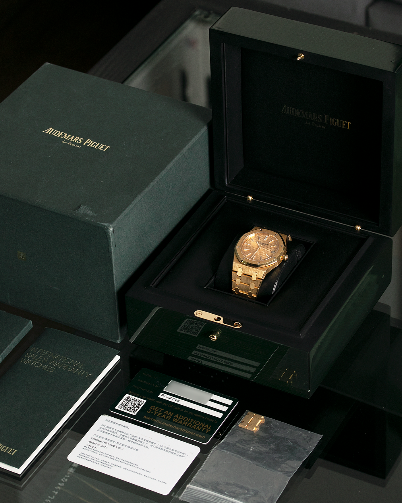 Brand: Audemars Piguet Year: 2019 Model: Royal Oak Reference Number: 15202BA Material:18k Yellow Gold Movement: Cal 2121 Case Diameter: 39mm Bracelet: 18k Yellow Gold Audemars Piguet Integrated Bracelet
