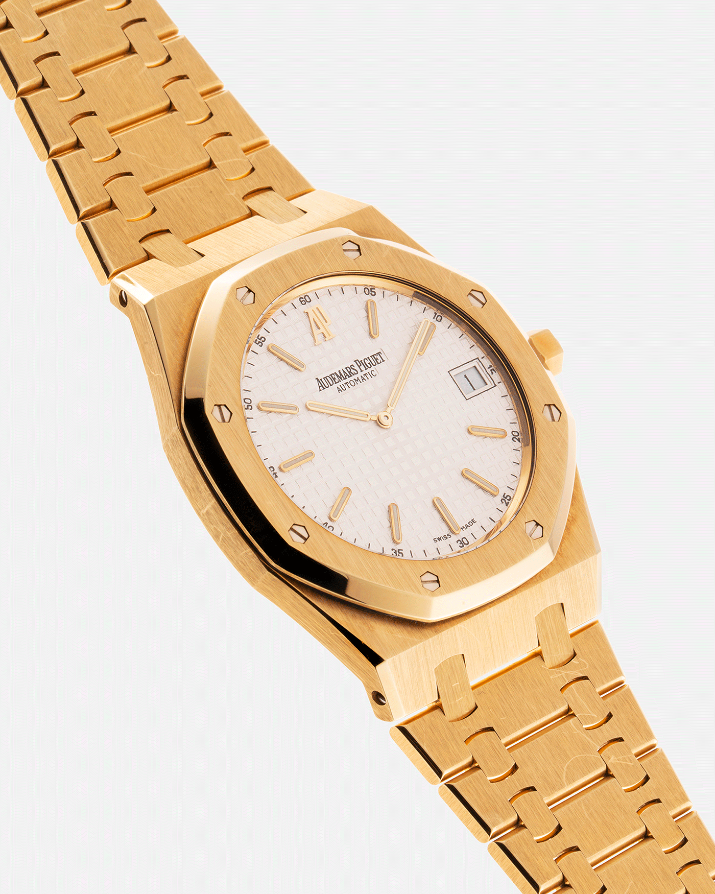 Brand: Audemars Piguet Year: 2006 Model: Royal Oak Reference Number: 15202BA Material: 18k Yellow Gold Movement: Cal 2121 Case Diameter: 39mm Bracelet: Audemars Piguet Integrated 18k Yellow Gold Bracelet