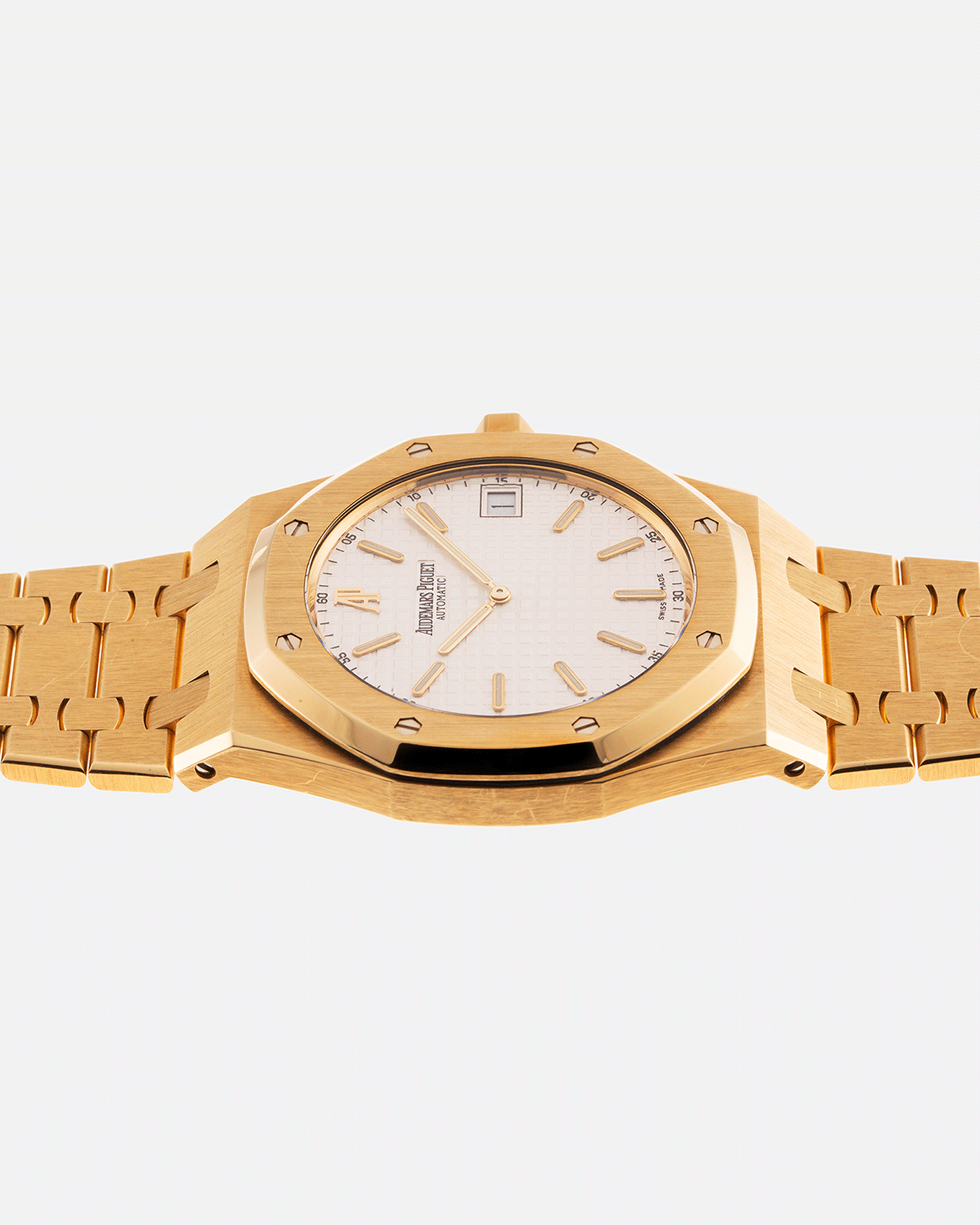 Brand: Audemars Piguet Year: 2006 Model: Royal Oak Reference Number: 15202BA Material: 18k Yellow Gold Movement: Cal 2121 Case Diameter: 39mm Bracelet: Audemars Piguet Integrated 18k Yellow Gold Bracelet