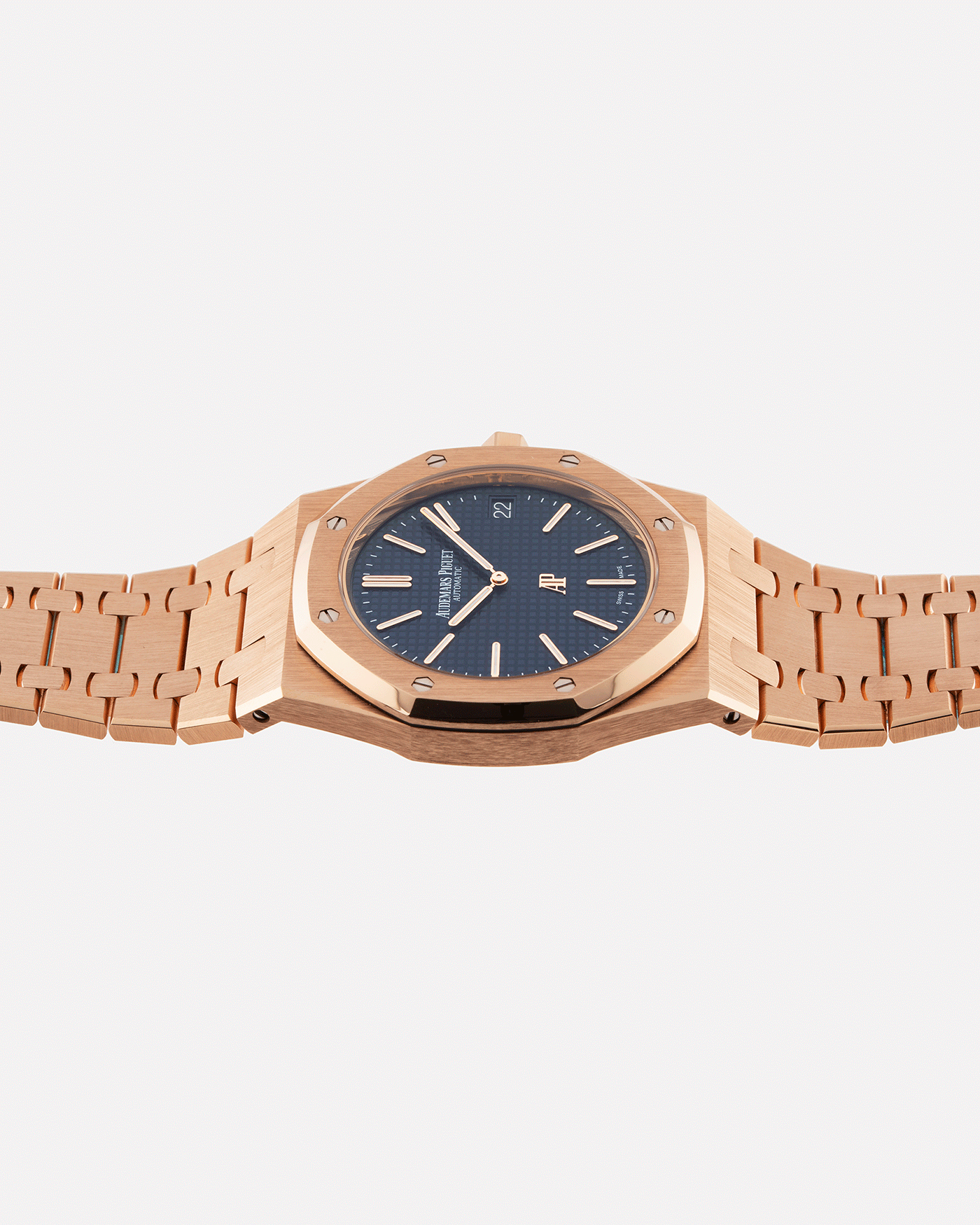 Brand: Audemars Piguet Year: 2019 Model: Royal Oak Reference Number: 15202OR Material:18k Rose Gold Movement: Cal 2121 Case Diameter: 39mm Bracelet: 18k Rose Gold Audemars Piguet Integrated Stainless Steel Bracelet