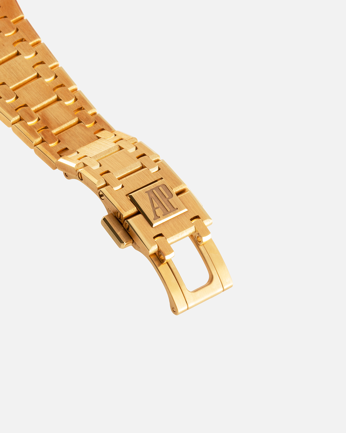 Bonhams Cornette de Saint Cyr : Audemars Piguet. Belle montre bracelet de  dame en or jaune 18K (750) avec date sertie de diamants mouvement quartz  Audemars Piguet. A fine lady's 18K gold
