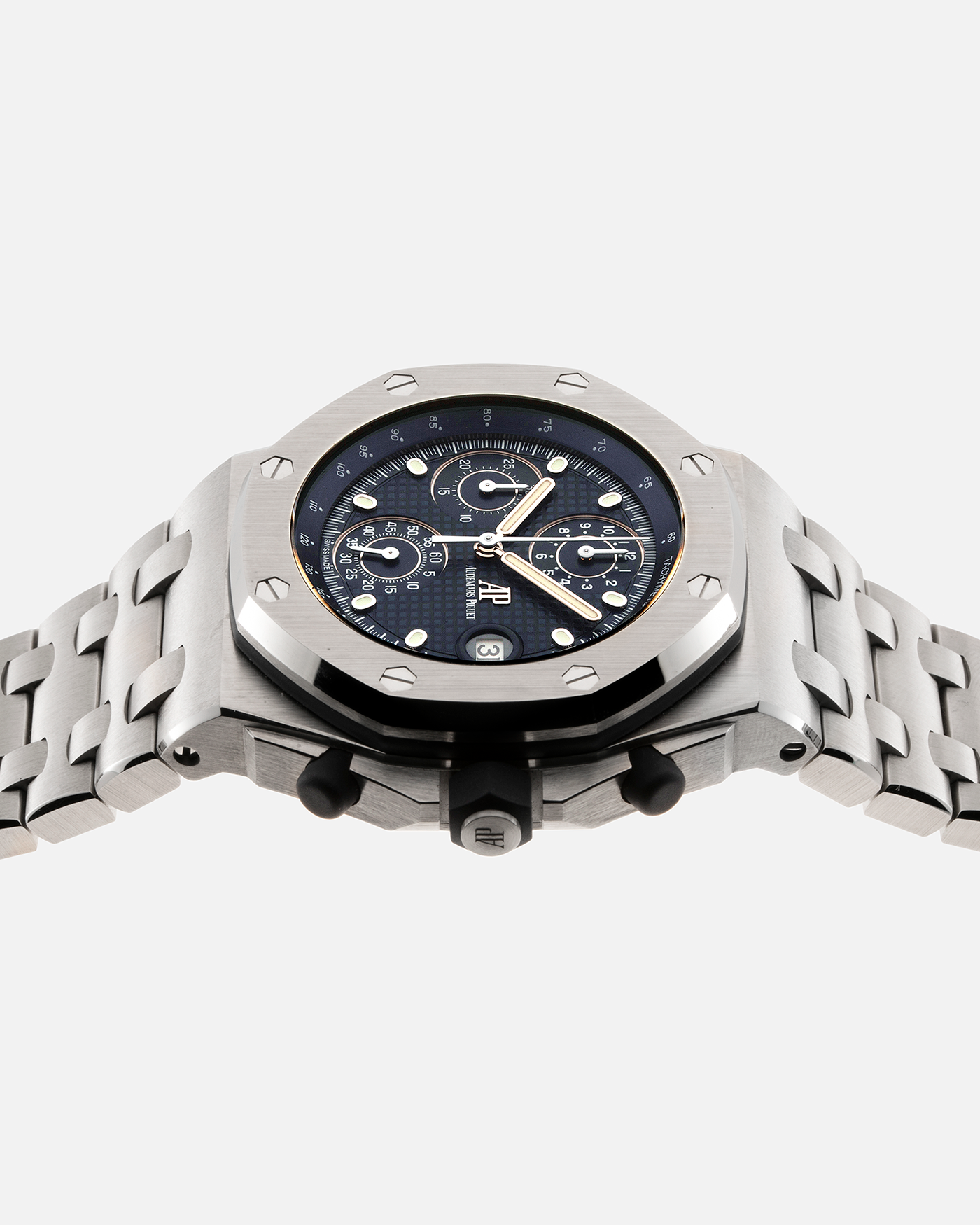 Brand: Audemars Piguet Year: 2021 Model: Royal Oak Offshore Chronograph Ref. 26238ST Material: Stainless Steel Movement: Cal.4404, Self-Winding, Flyback Chronograph Case Diameter: 42mm Strap: Audemars Piguet Stainless Steel Integrated Bracelet, additional Audemars Piguet Rubber Strap with Signed Stainless Steel Tang Buckle 