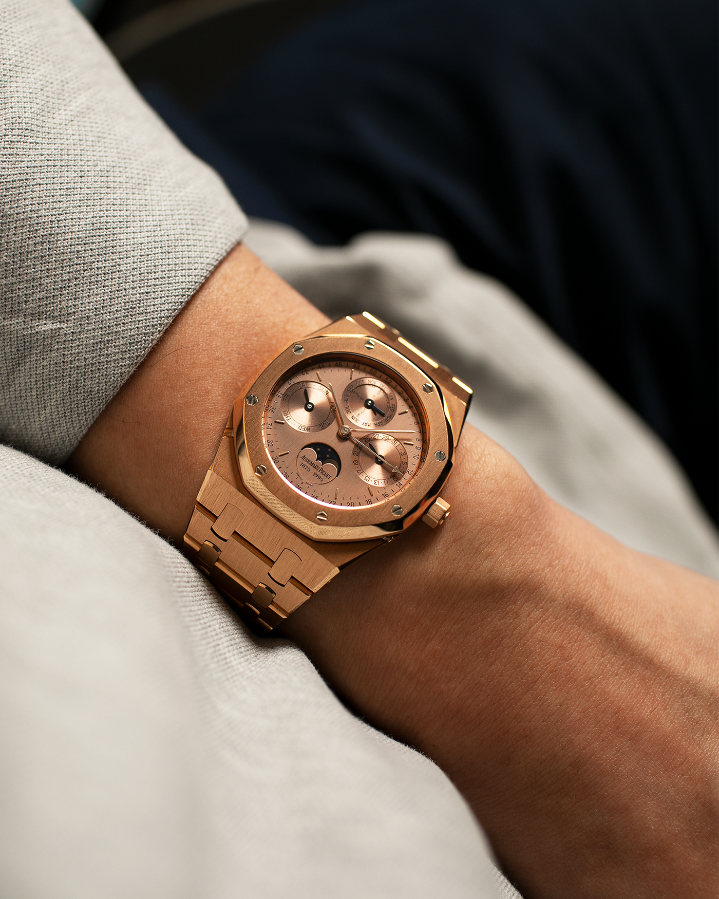 Brand: Audemars Piguet Year: 1995 Model: Royal Oak Reference Number: 25810 Material: 18k Rose Gold Movement: Cal. 2120/2802 Case Diameter: 39mm Bracelet: 18k Rose Gold Audemars Piguet Integrated Bracelet