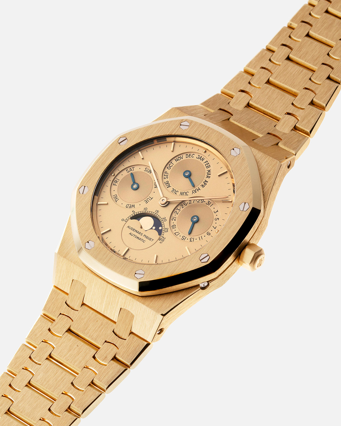 Brand: Audemars Piguet Year: 1980’s Model: Royal Oak Reference Number: 25654BA Material: 18k Yellow Gold Movement: Cal. 2120/2800 Case Diameter: 39mm Bracelet: 18k Yellow Gold Audemars Piguet Integrated Bracelet