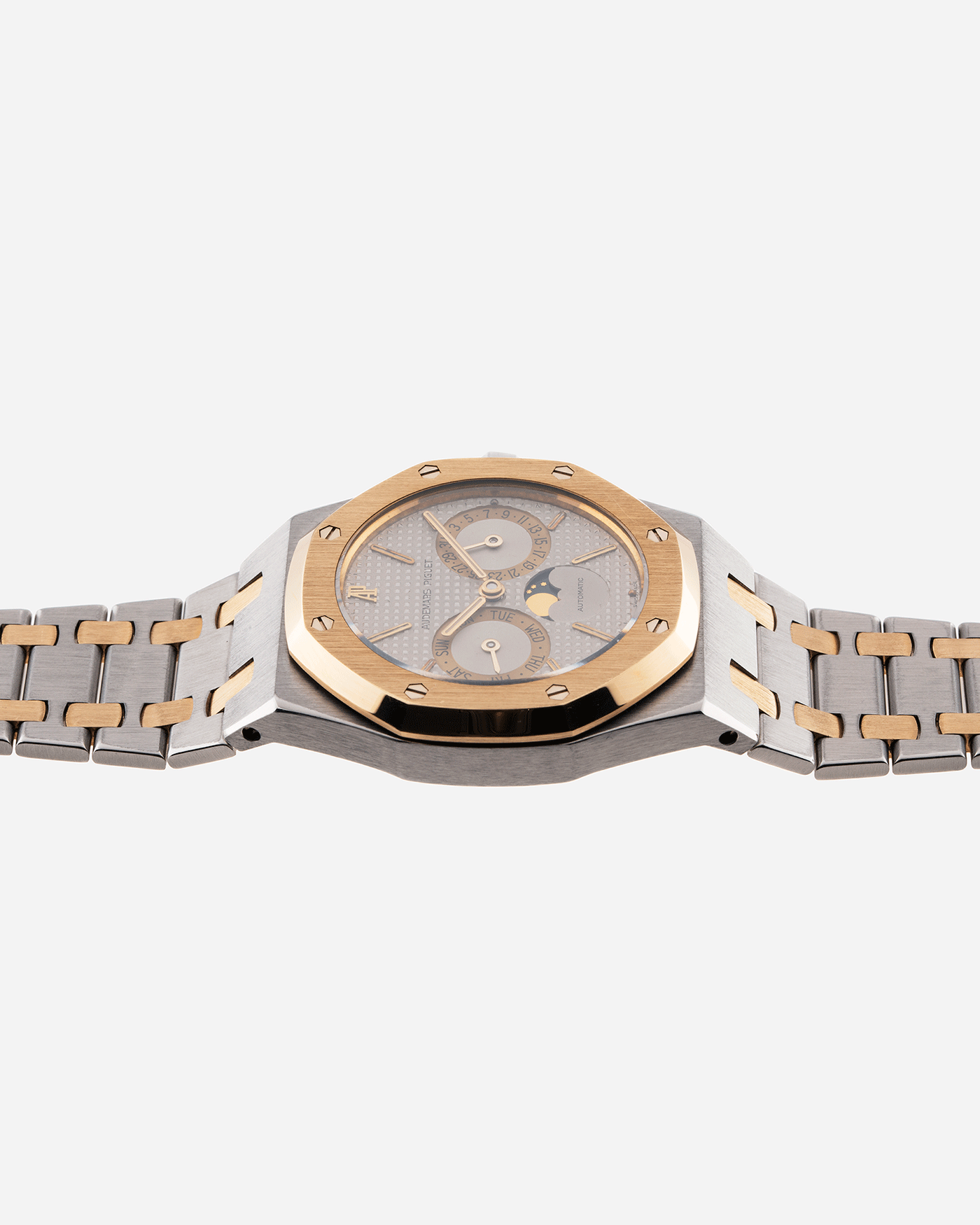 Brand: Audemars Piguet Year: 1980’s Model: Royal Oak Reference Number: 25594 Material: Stainless Steel and 18k Yellow Gold Movement: Cal 2124 Case Diameter: 36mm Bracelet: Audemars Piguet Stainless Steel Integrated Bracelet