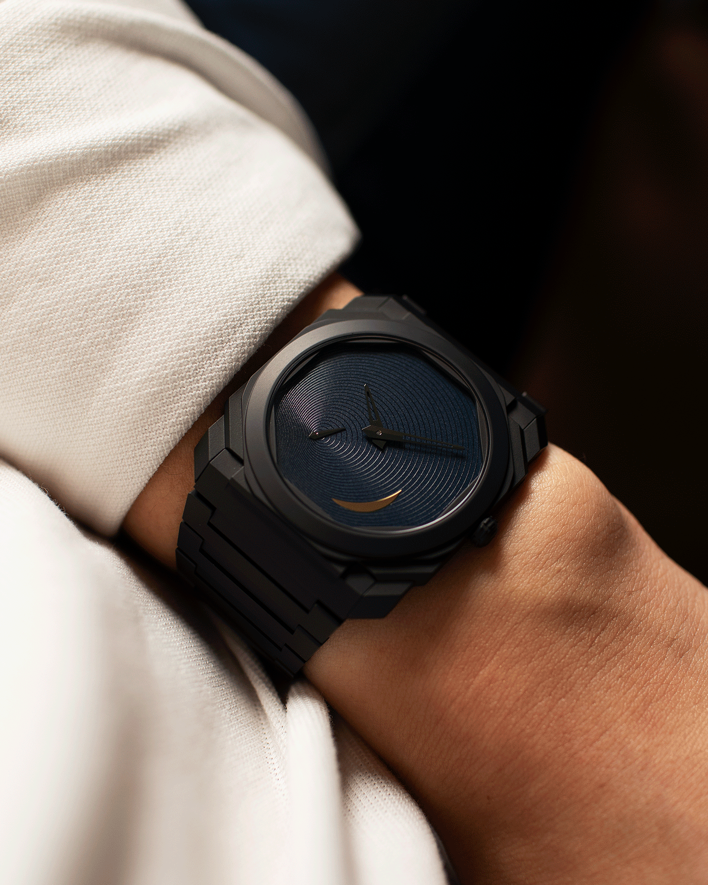 Brand: Bvlgari Year: 2021 Model: Octo Finissimo Tadao Ando Ref Number: 103534 Material: Sand Blasted Black Ceramic Movement: In-House Micro-Rotor BVL 138 Case Diameter: 40mm Bracelet: Bvlgari Integrated Sand Blasted Ceramic Bracelet