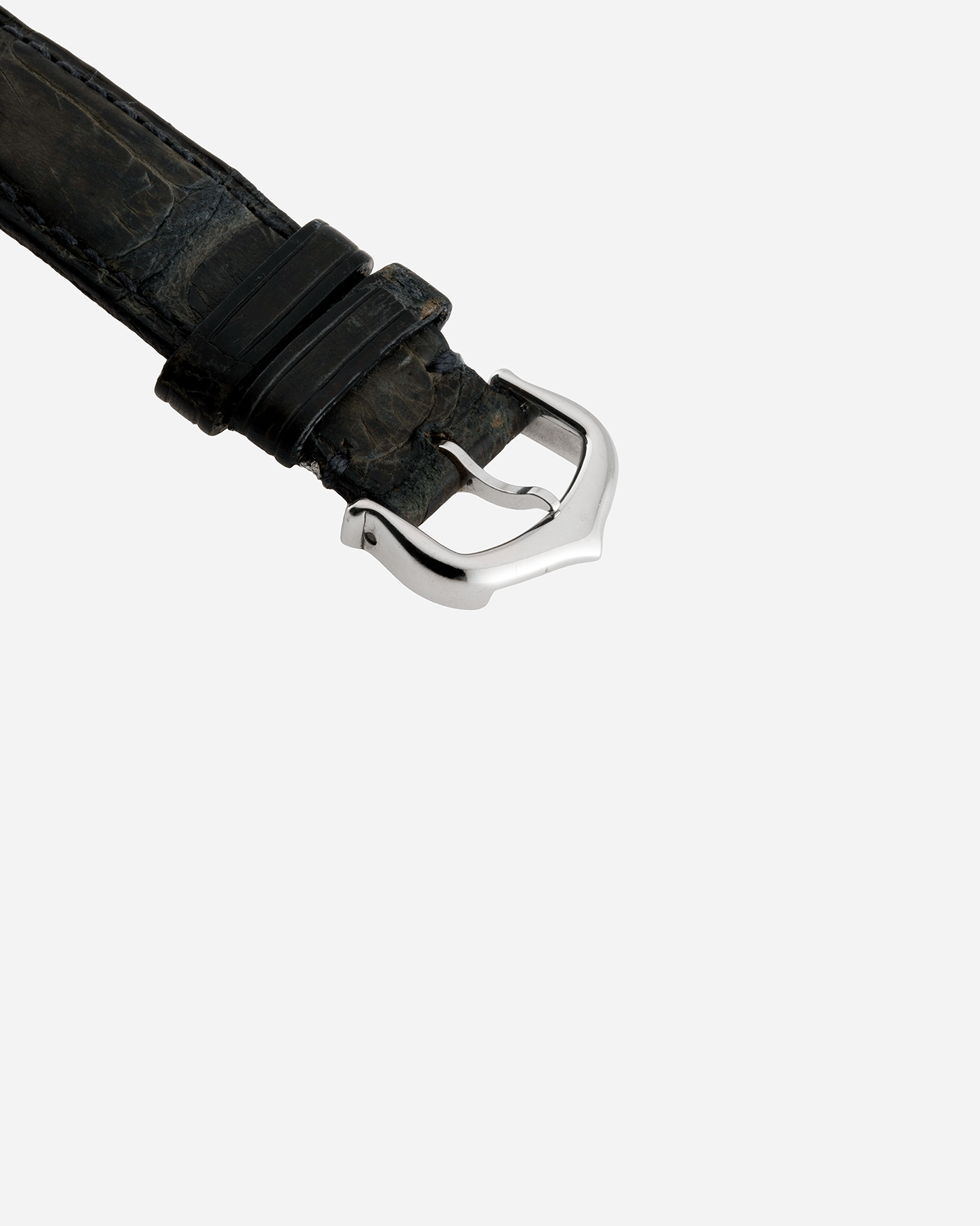 Brand: Cartier Year: 1997 Model: Tank Americaine Hong Kong Limited Edition Reference: 1726 Material: 18k White Gold Movement: Automatic Cartier Self Winding Caliber Case Diameter: 41mm X 23mm Strap: Cartier Green Alligator Strap with White Gold Cartier Buckle