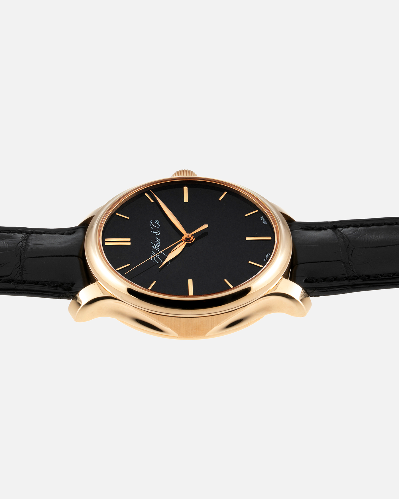 Brand: H. Moser & Cie Year: 2010's Model: Endeavour Monard Central Seconds Reference Number: 343.505-017 Material: 18k Rose Gold Movement: Manually wound Caliber HMC 343.505 Case Diameter: 40.8mm Bracelet/Strap: H. Moser & Cie Black Alligator Leather Strap with matching 18-carat Rose Gold Signed Tang Buckle