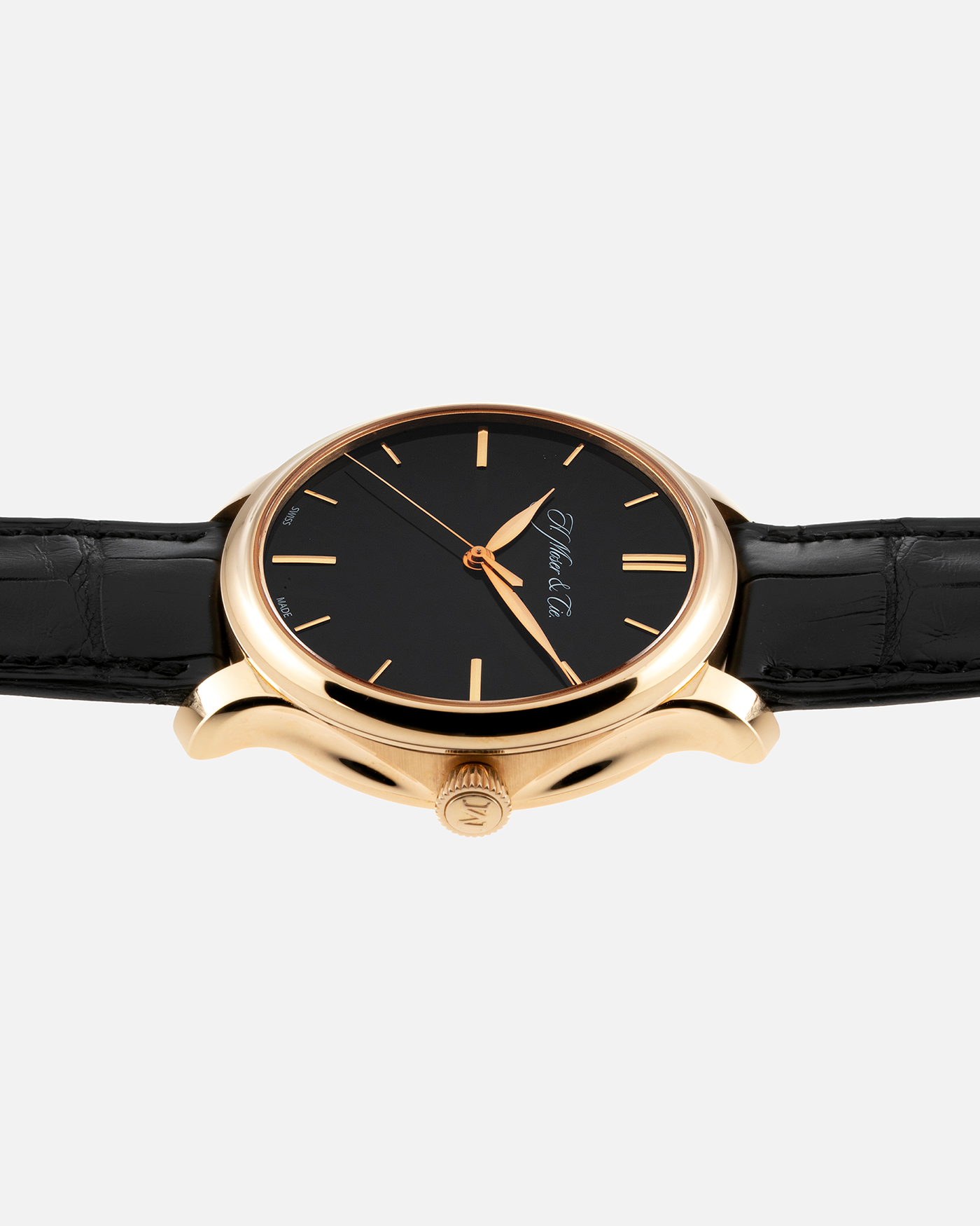 Brand: H. Moser & Cie Year: 2010's Model: Endeavour Monard Central Seconds Reference Number: 343.505-017 Material: 18k Rose Gold Movement: Manually wound Caliber HMC 343.505 Case Diameter: 40.8mm Bracelet/Strap: H. Moser & Cie Black Alligator Leather Strap with matching 18-carat Rose Gold Signed Tang Buckle