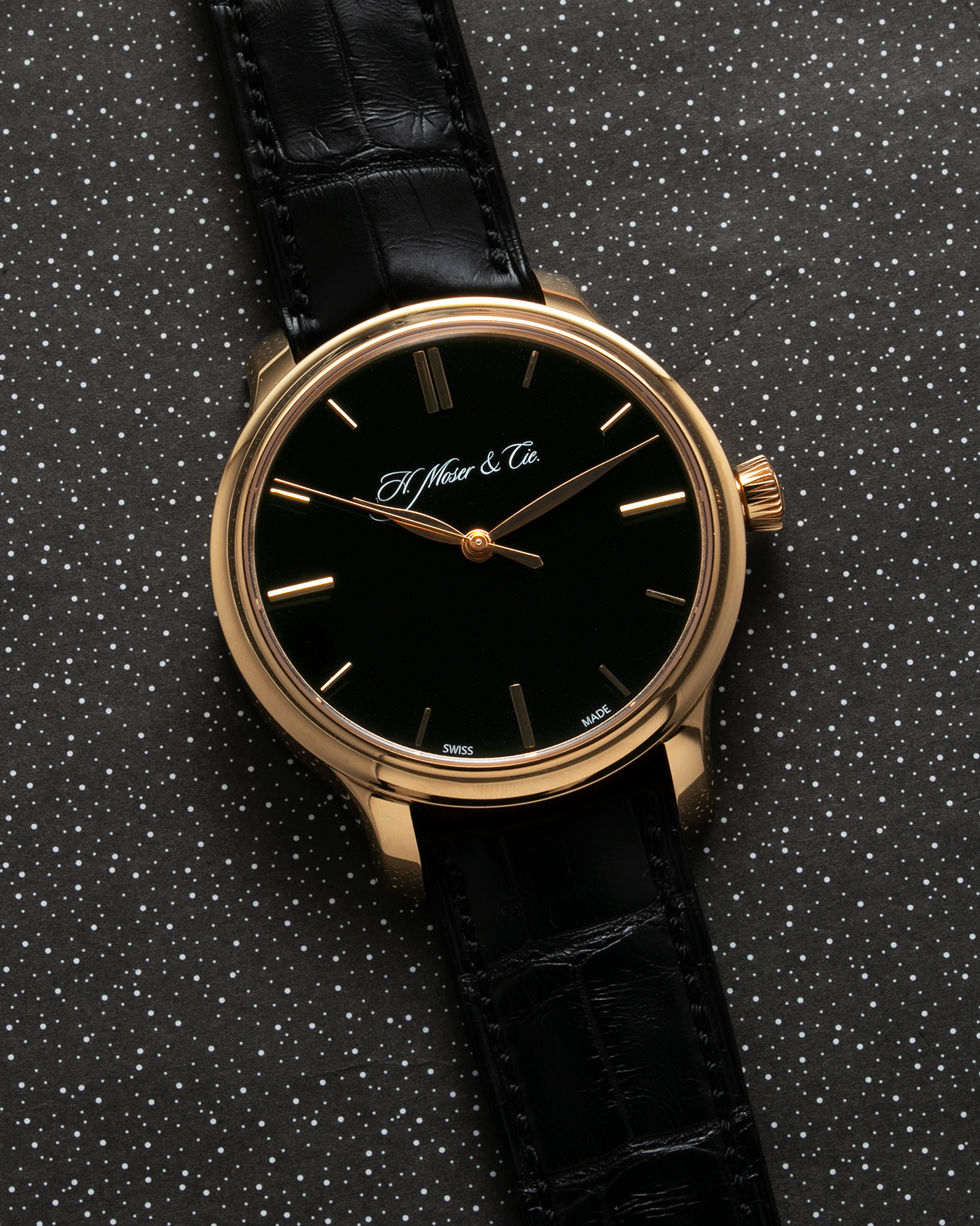 Brand: H. Moser & Cie Year: 2010's Model: Endeavour Monard Central Seconds Reference Number: 343.505-017 Material: 18k Rose Gold Movement: Manually wound Caliber HMC 343.505 Case Diameter: 40.8mm Bracelet/Strap: H. Moser & Cie Black Alligator Leather Strap with matching 18-carat Rose Gold Signed Tang Buckle