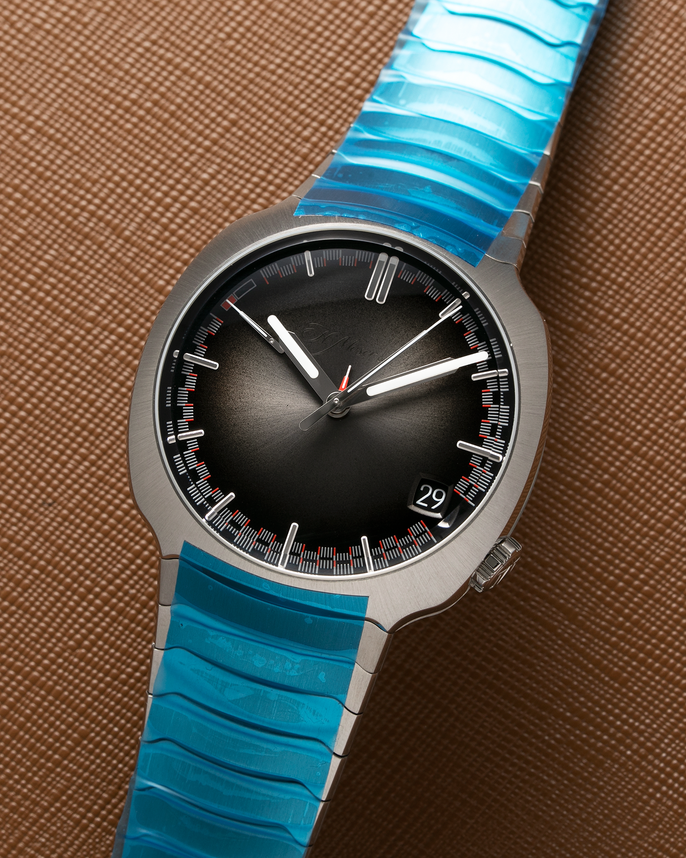 Brand: H. Moser & Cie Year: 2022 Model: Streamliner Perpetual Calendar, Ref. 6812-1200 Material: Stainless Steel Movement: Cal. HMC 812, Manual-wind Case Diameter: 42.3mm Bracelet/Strap: H. Moser & Cie Integrated Stainless Steel Bracelet with Deployant Clasp