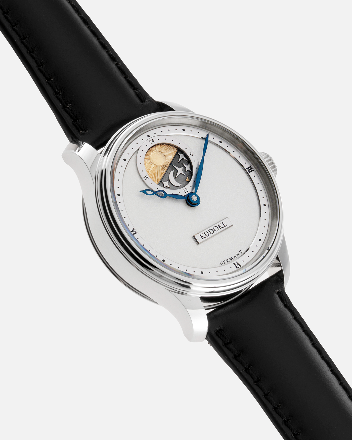 Brand: Kudoke Year: 2022 Model: Kudoke 2 Material: Stainless Steel Movement: In-house Kaliber 1-24H, Manual-Winding Case Diameter: 39mm Bracelet/Strap: Black Kudoke Shell Cordovan Strap with Signed Stainless Steel Tang Buckle