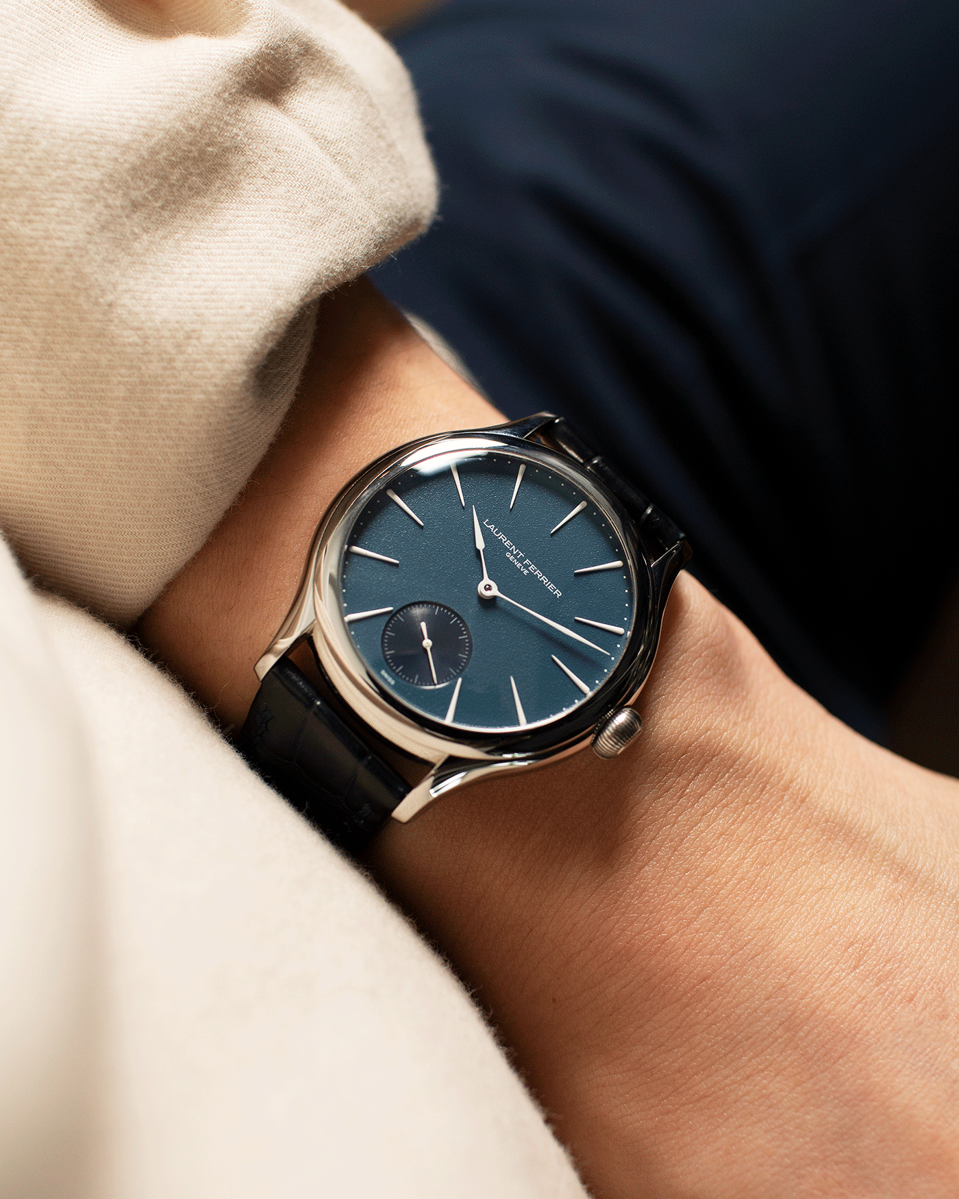 Brand: Laurent Ferrier Year: 2020 Model: Galet Classic Antoine de Macedo Material: Stainless Steel Movement: Cal. 229.01 Micro Rotor Case Diameter: 40mm Bracelet/Strap: Laurent Ferrier Blue Alligator Leather Strap with Laurent Ferrier Stainless Steel Tang Buckle