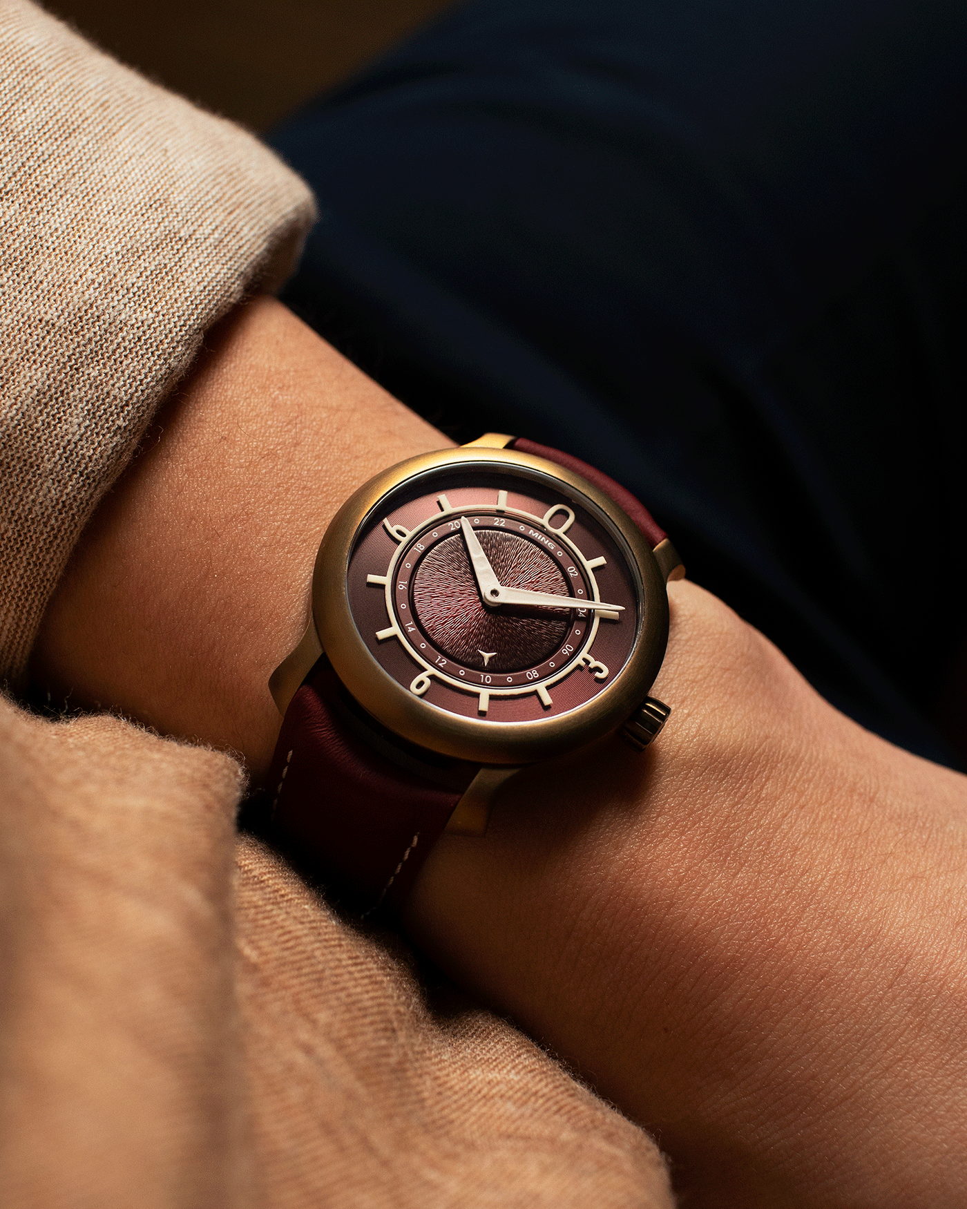 Brand: Ming Year: 2018 Model: 17.03 BB Edition Material: Anodised Grade 2 Titanium Movement: Self-Winding Sellita SW 330-1 Case Diameter: 38mm Strap: Ming Burgundy Smooth Calf by Jean Rousseau Paris and Matching Annodised Grade 2 Titanium Tang Buckle