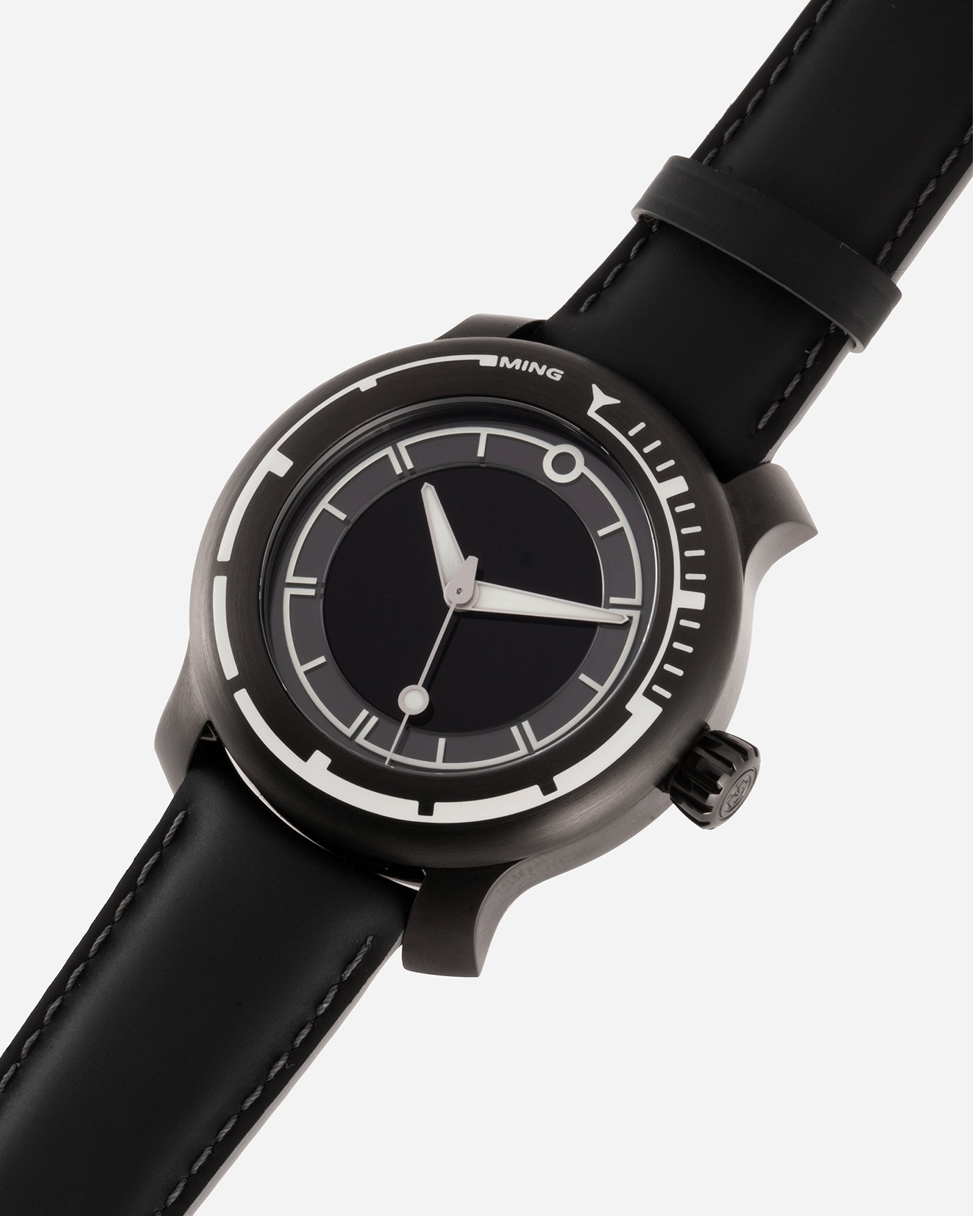 Brand: Ming Year: 2020 Model: 18.01 H41 Diver DLC Material: DLC Coated Grade-5 Titanium Movement: Heavily Modified ETA 2824-2 Case Diameter: 40mm Strap: Jean Rousseau Black Rubber for MING