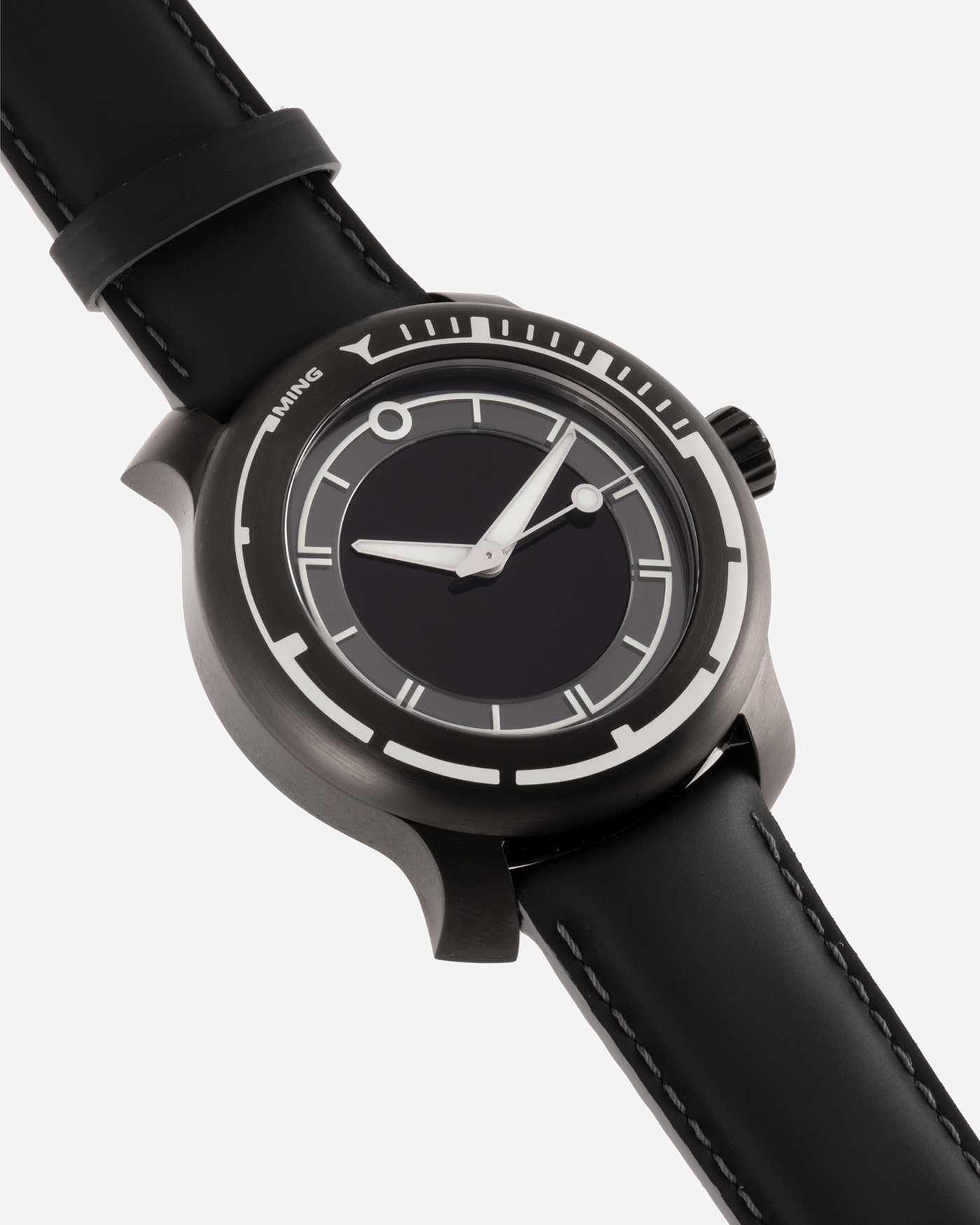 Brand: Ming Year: 2020 Model: 18.01 H41 Diver DLC Material: DLC Coated Grade-5 Titanium Movement: Heavily Modified ETA 2824-2 Case Diameter: 40mm Strap: Jean Rousseau Black Rubber for MING