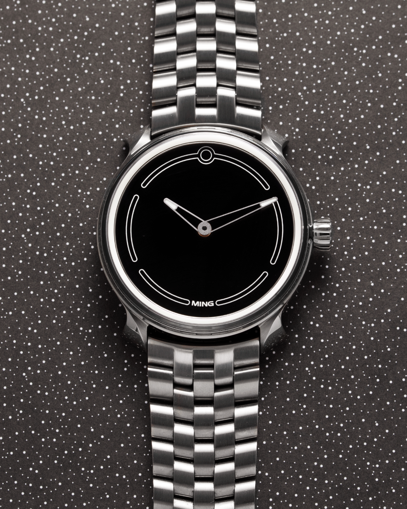 Brand: Ming Year: 2021 Model: 19.05 Material: Grade 5 Titanium Movement: Schwarz-Etienne for MING Cal. ASE 200.1 Case Diameter: 39mm Strap: Ming Universal Titanium Bracelet
