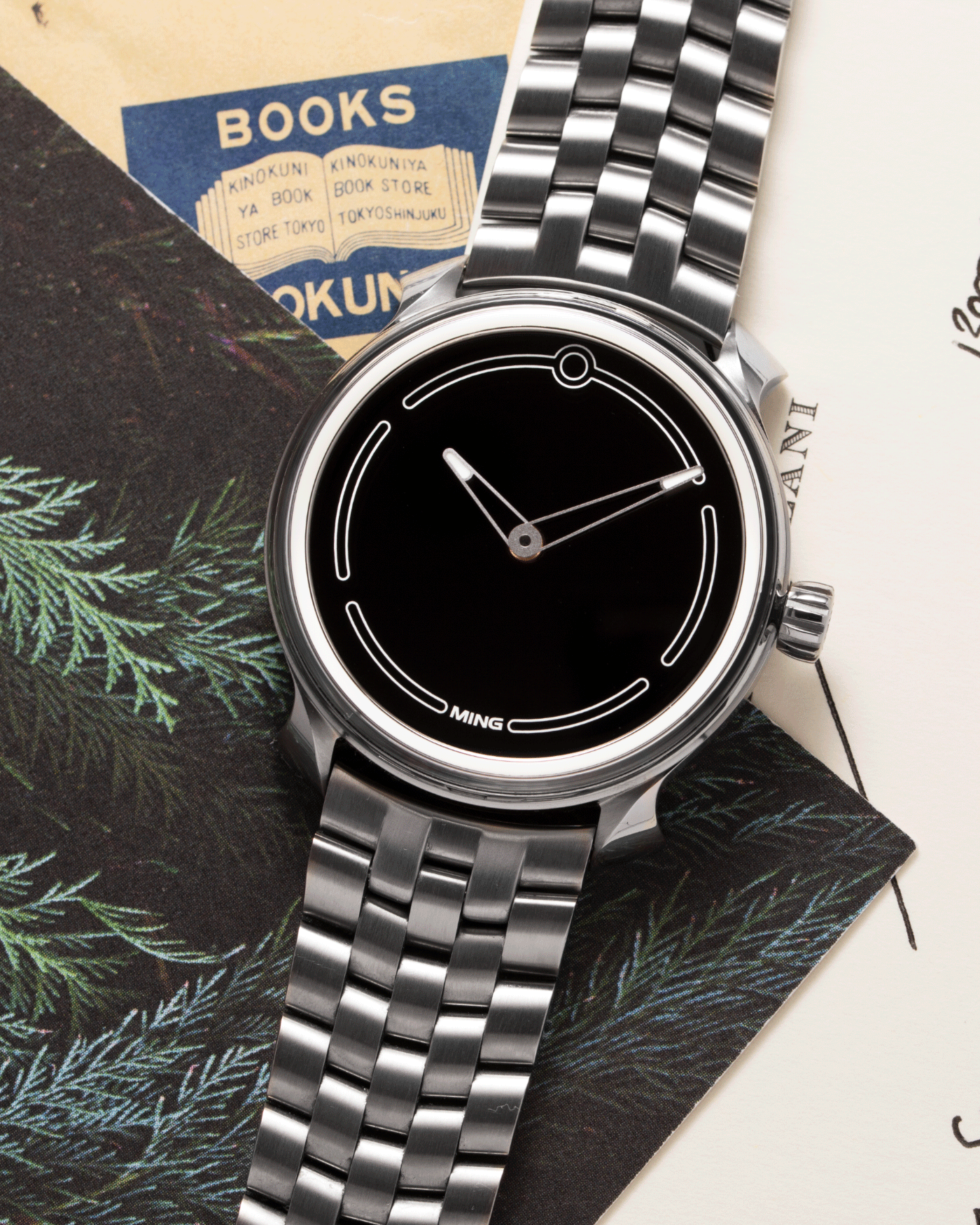Brand: Ming Year: 2021 Model: 19.05 Material: Grade 5 Titanium Movement: Schwarz-Etienne for MING Cal. ASE 200.1 Case Diameter: 39mm Strap: Ming Universal Titanium Bracelet