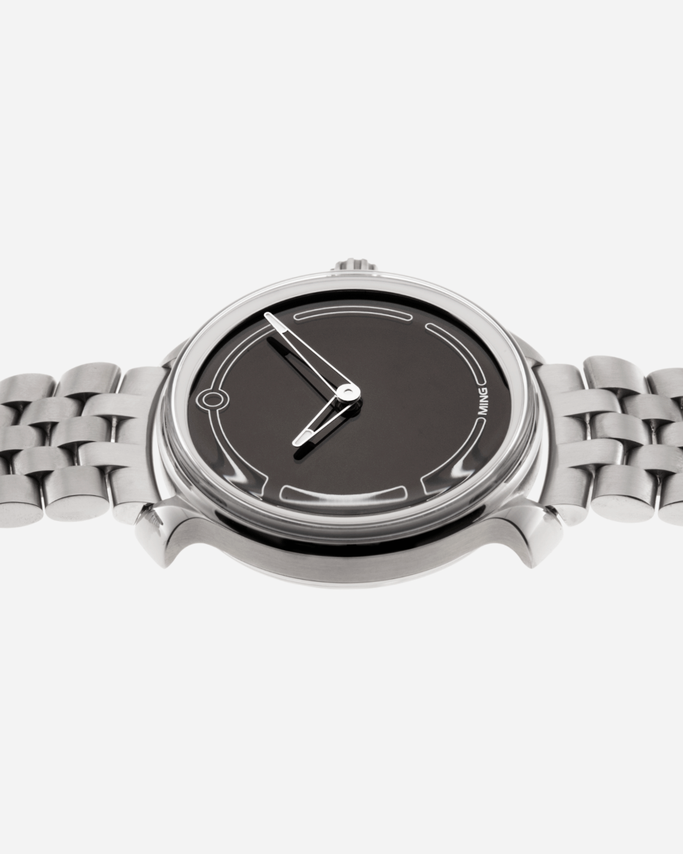 Brand: Ming Year: 2021 Model: 19.05 Material: Grade 5 Titanium Movement: Schwarz-Etienne for MING Cal. ASE 200.1 Case Diameter: 39mm Strap: Ming Universal Titanium Bracelet