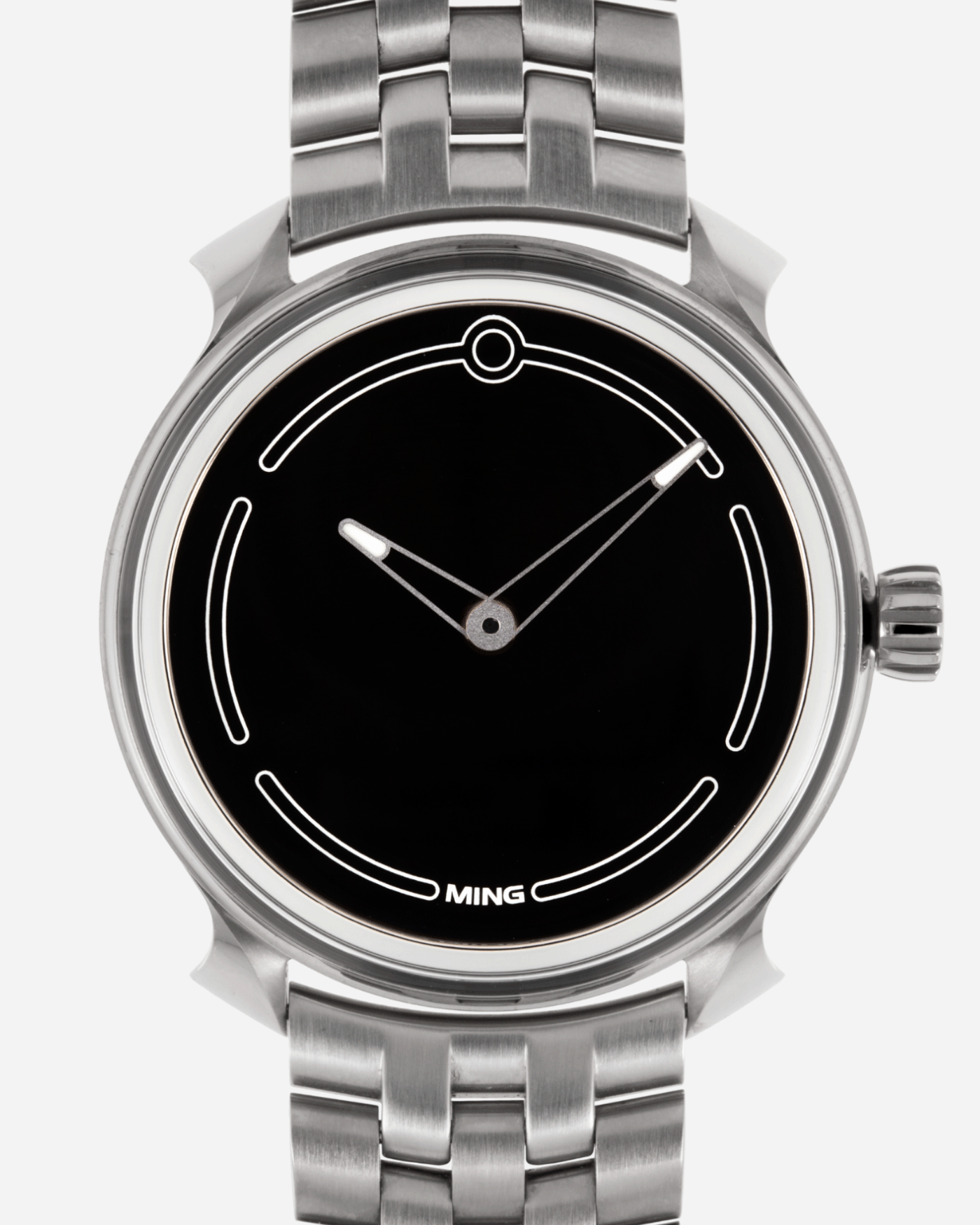 Brand: Ming Year: 2021 Model: 19.05 Material: Grade 5 Titanium Movement: Schwarz-Etienne for MING Cal. ASE 200.1 Case Diameter: 39mm Strap: Ming Universal Titanium Bracelet