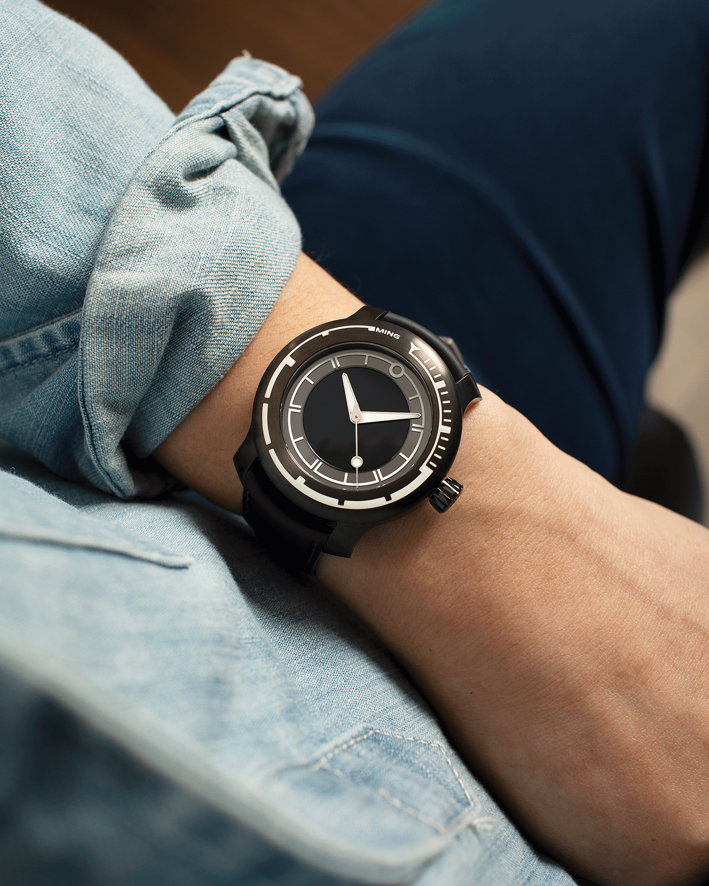 Brand: Ming Year: 2020 Model: 18.01 H41 Diver DLC Material: DLC Coated Grade-5 Titanium Movement: Heavily Modified ETA 2824-2 Case Diameter: 40mm Strap: Jean Rousseau Black Rubber for MING