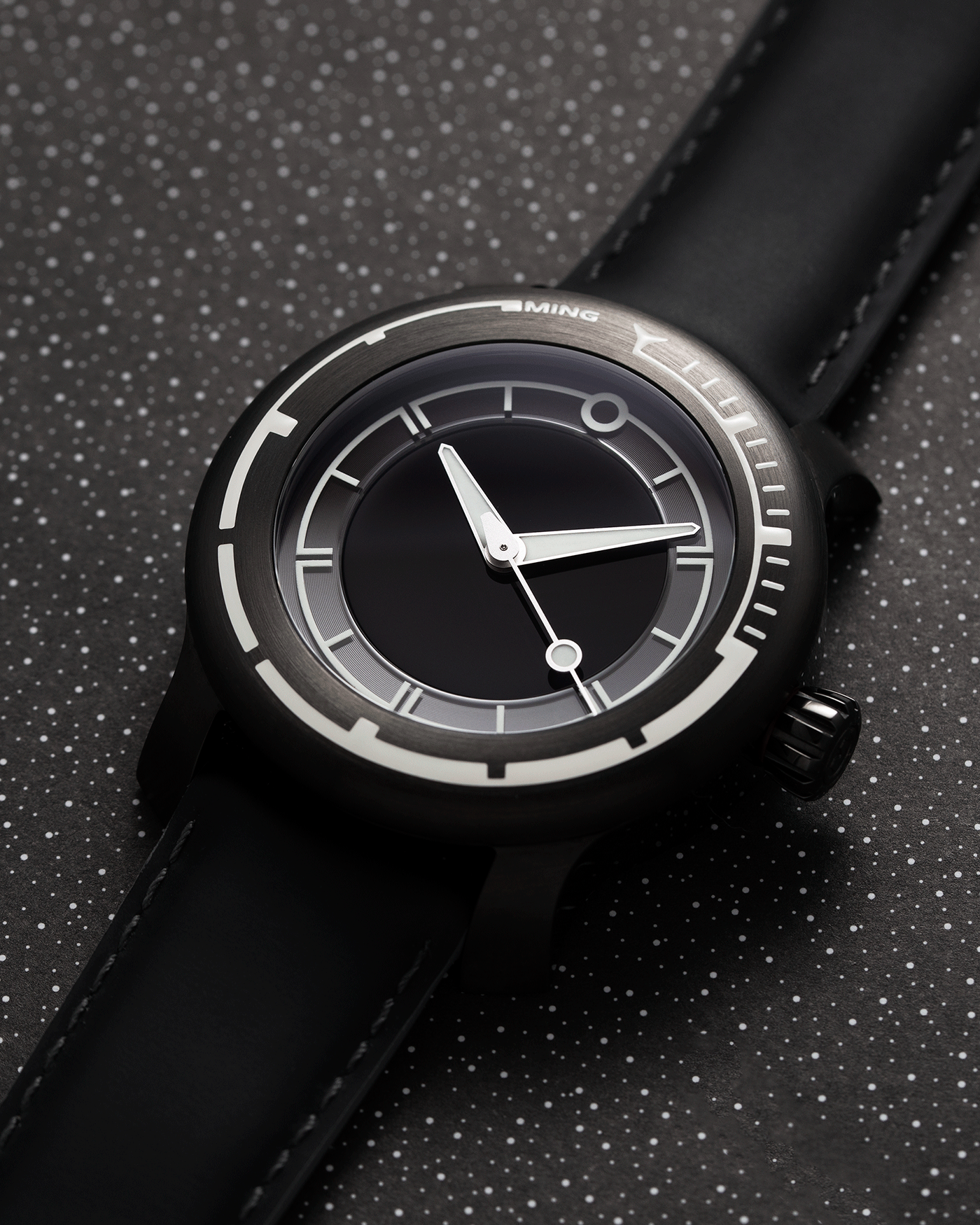 Brand: Ming Year: 2020 Model: 18.01 H41 Diver DLC Material: DLC Coated Grade-5 Titanium Movement: Heavily Modified ETA 2824-2 Case Diameter: 40mm Strap: Jean Rousseau Black Rubber for MING