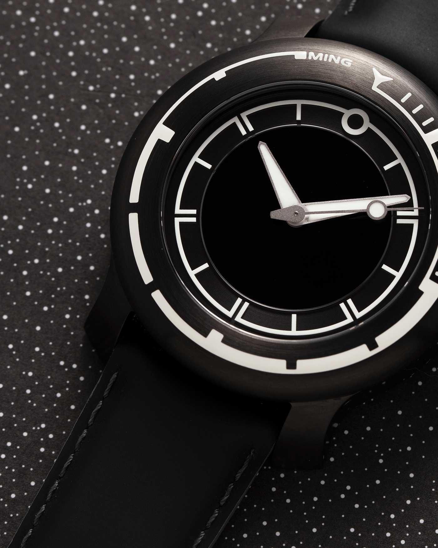 Brand: Ming Year: 2020 Model: 18.01 H41 Diver DLC Material: DLC Coated Grade-5 Titanium Movement: Heavily Modified ETA 2824-2 Case Diameter: 40mm Strap: Jean Rousseau Black Rubber for MING